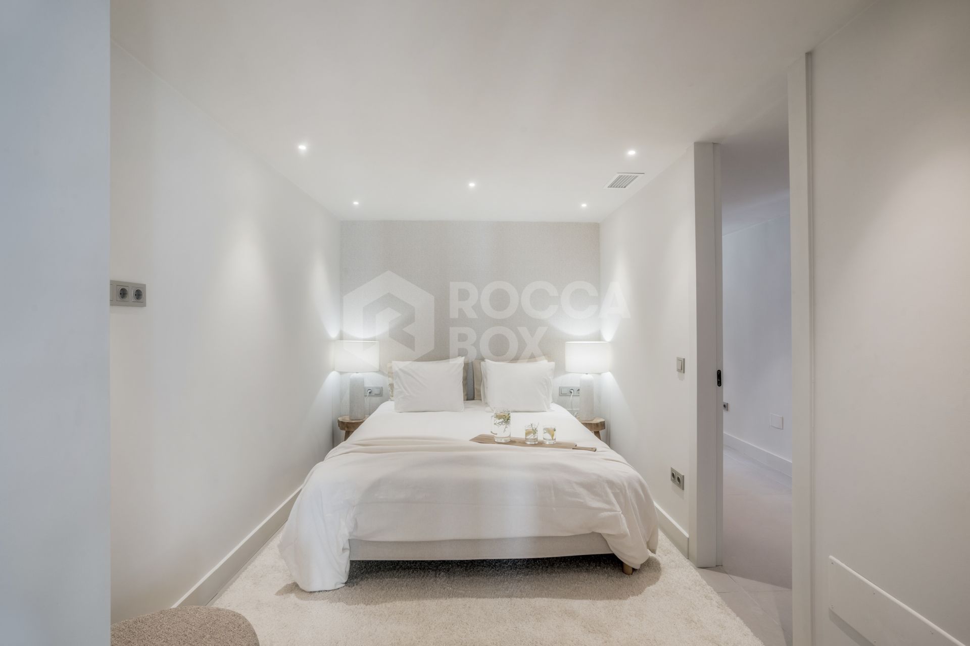 Modern 3-Bed Apartment with Private Pool, Sea & Mountain Views in Nueva Andalucía