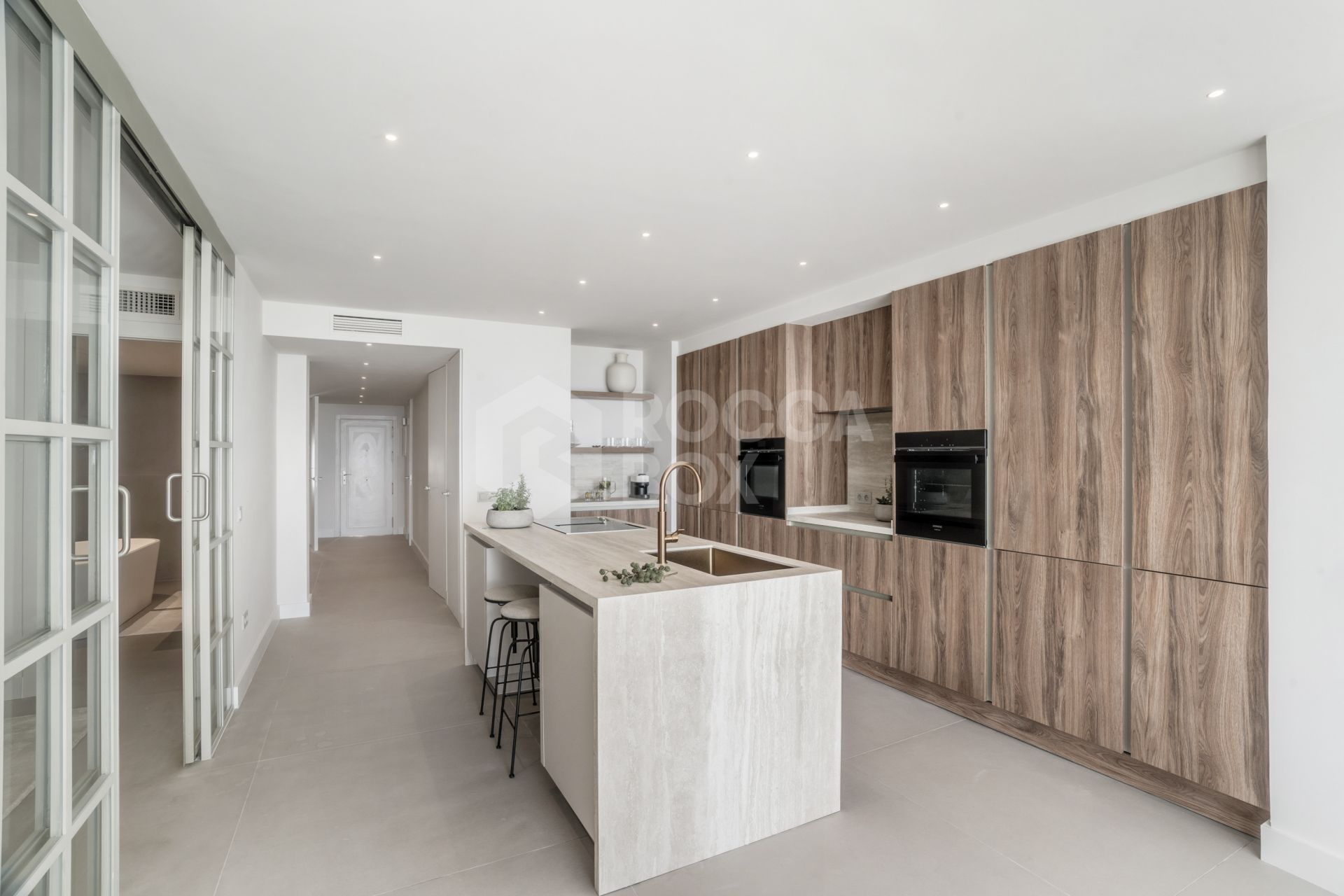 Modern 3-Bed Apartment with Private Pool, Sea & Mountain Views in Nueva Andalucía