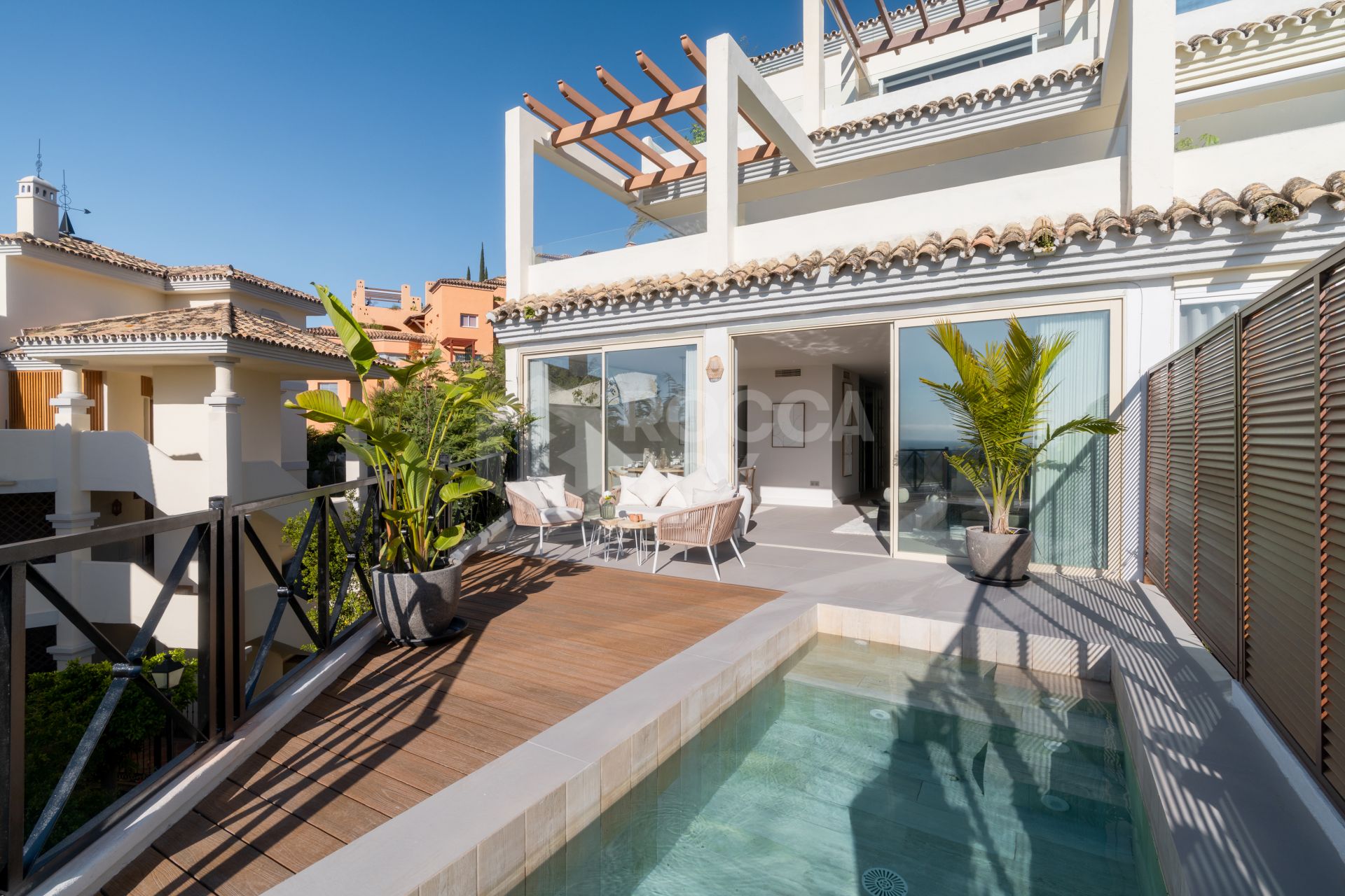 Modern 3-Bed Apartment with Private Pool, Sea & Mountain Views in Nueva Andalucía