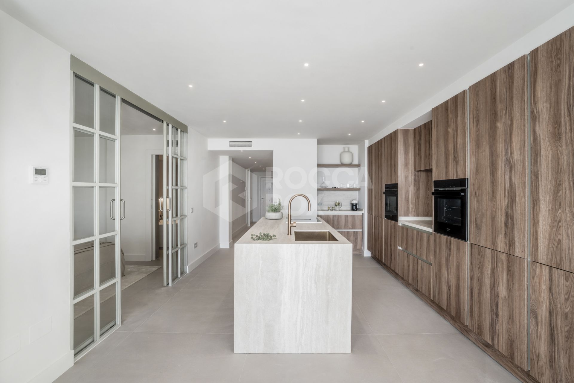 Modern 3-Bed Apartment with Private Pool, Sea & Mountain Views in Nueva Andalucía