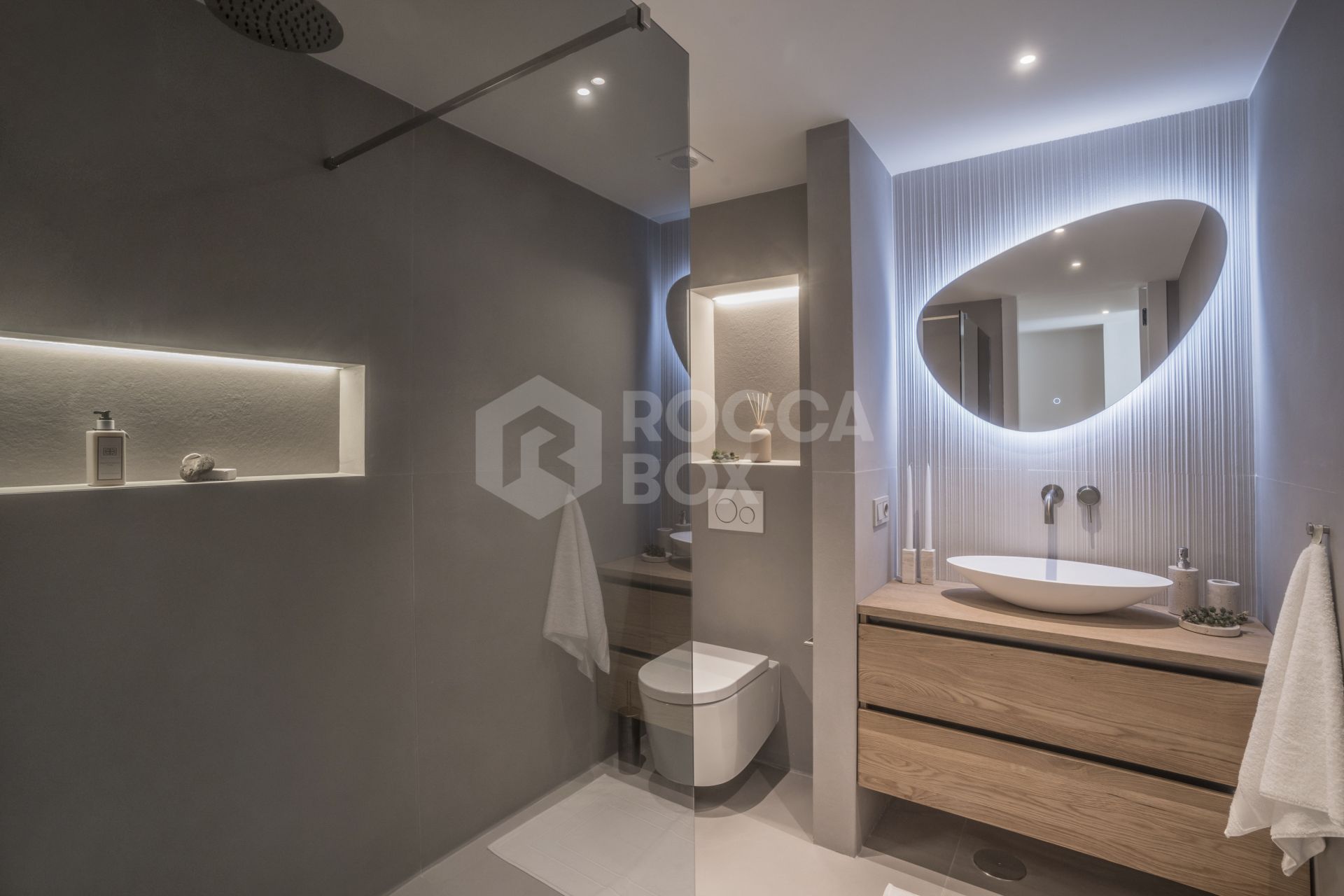 Modern 3-Bed Apartment with Private Pool, Sea & Mountain Views in Nueva Andalucía