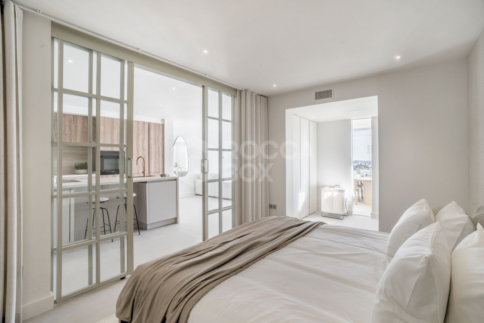 Modern 3-Bed Apartment with Private Pool, Sea & Mountain Views in Nueva Andalucía