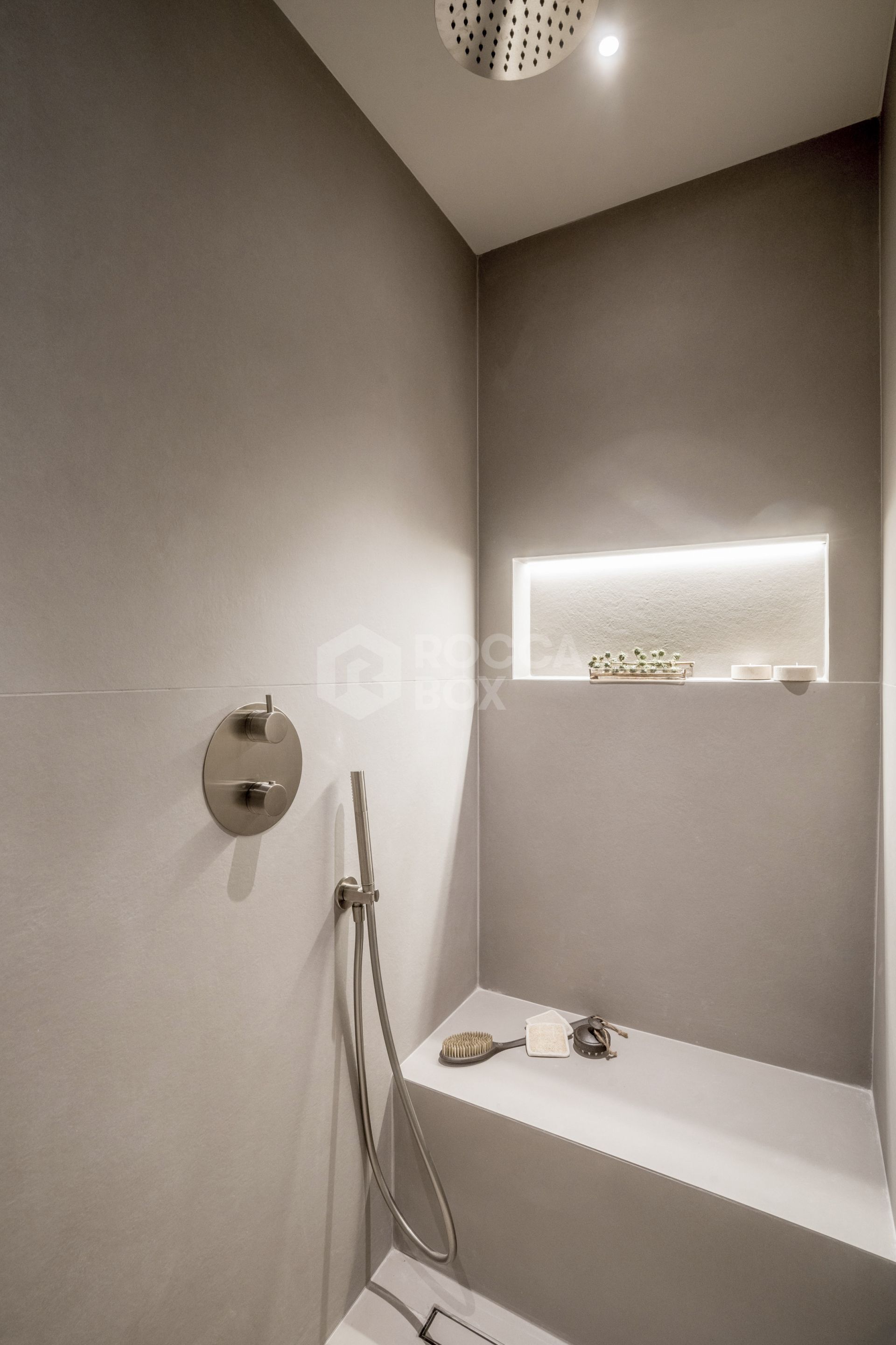 Modern 3-Bed Apartment with Private Pool, Sea & Mountain Views in Nueva Andalucía