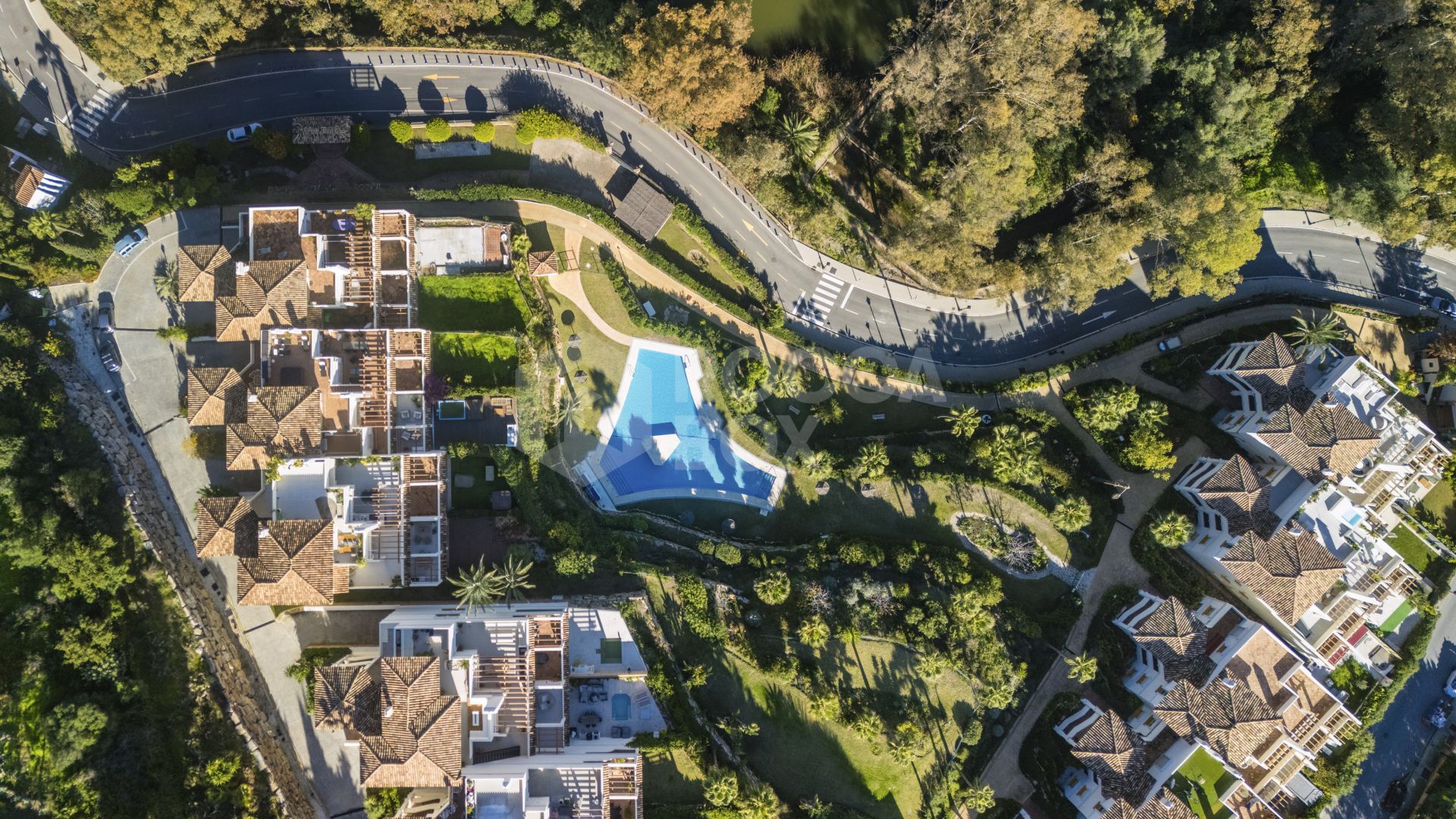 Modern 3-Bed Apartment with Private Pool, Sea & Mountain Views in Nueva Andalucía