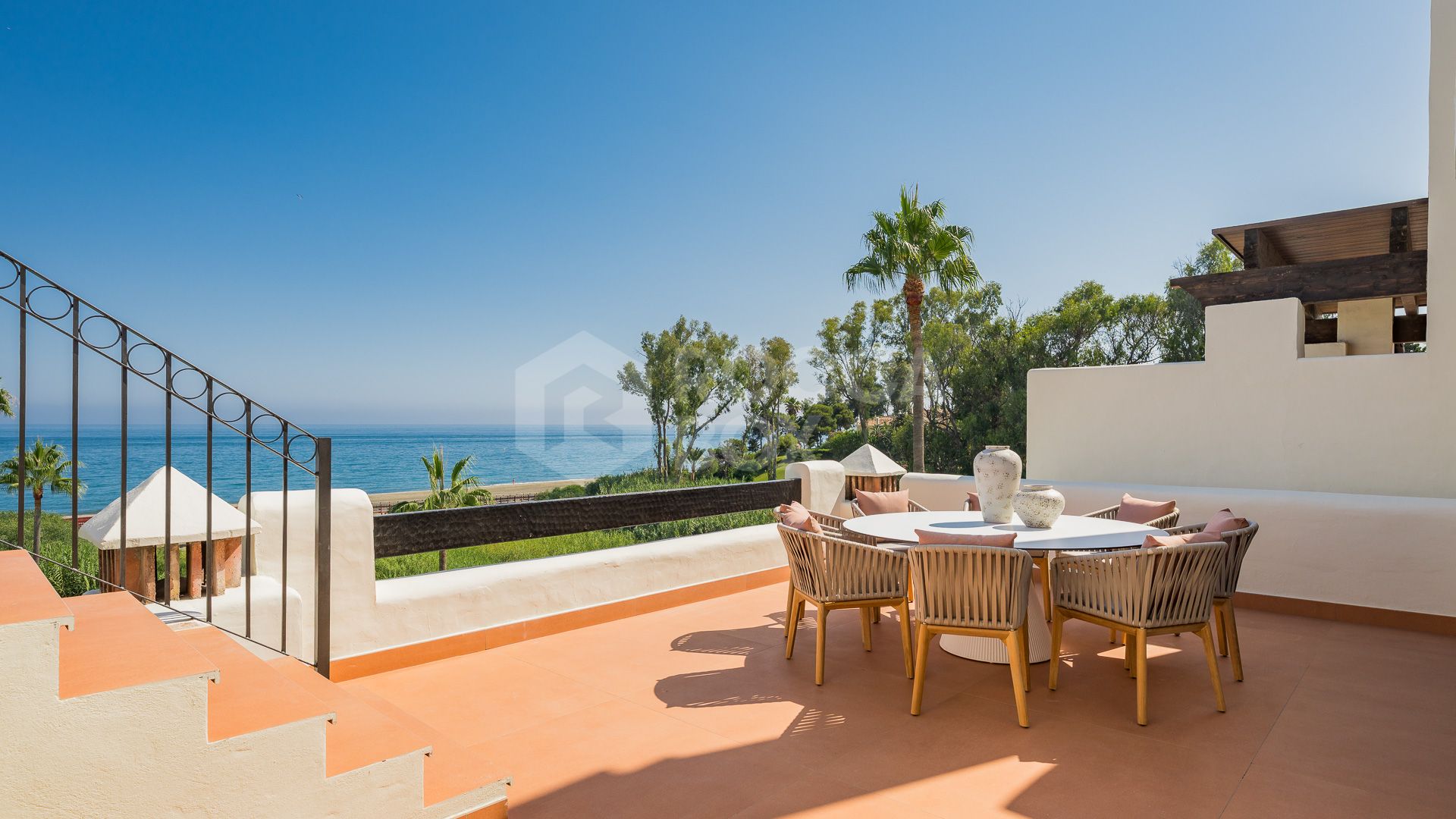 Frontline Beach Penthouse with Private & Jacuzzi on the Costa del Sol