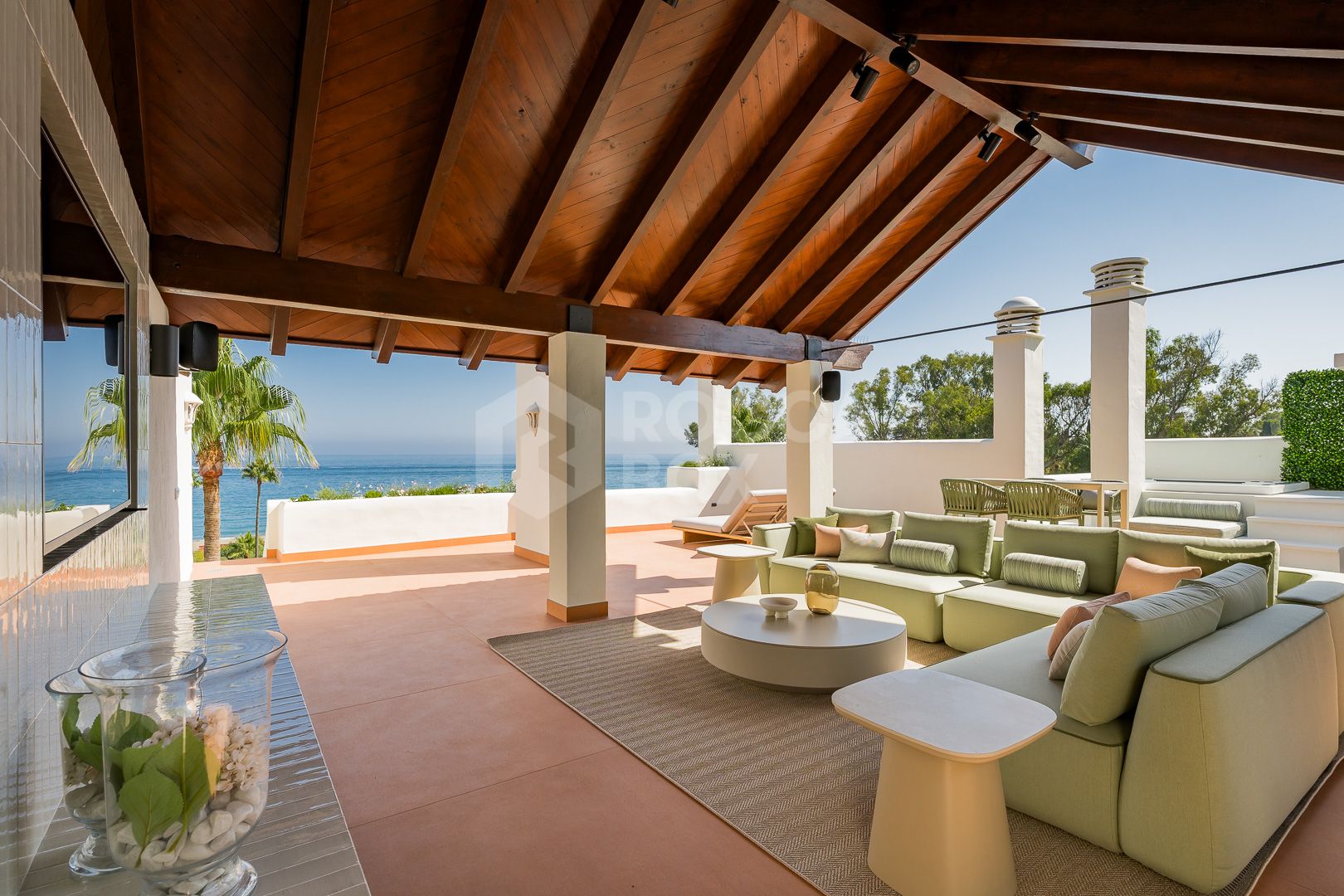 Frontline Beach Penthouse with Private & Jacuzzi on the Costa del Sol