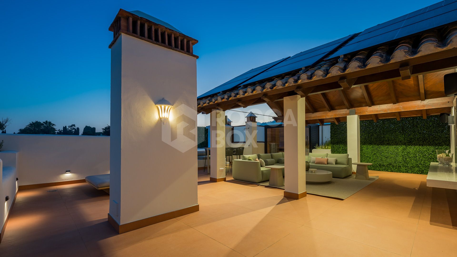 Frontline Beach Penthouse with Private & Jacuzzi on the Costa del Sol