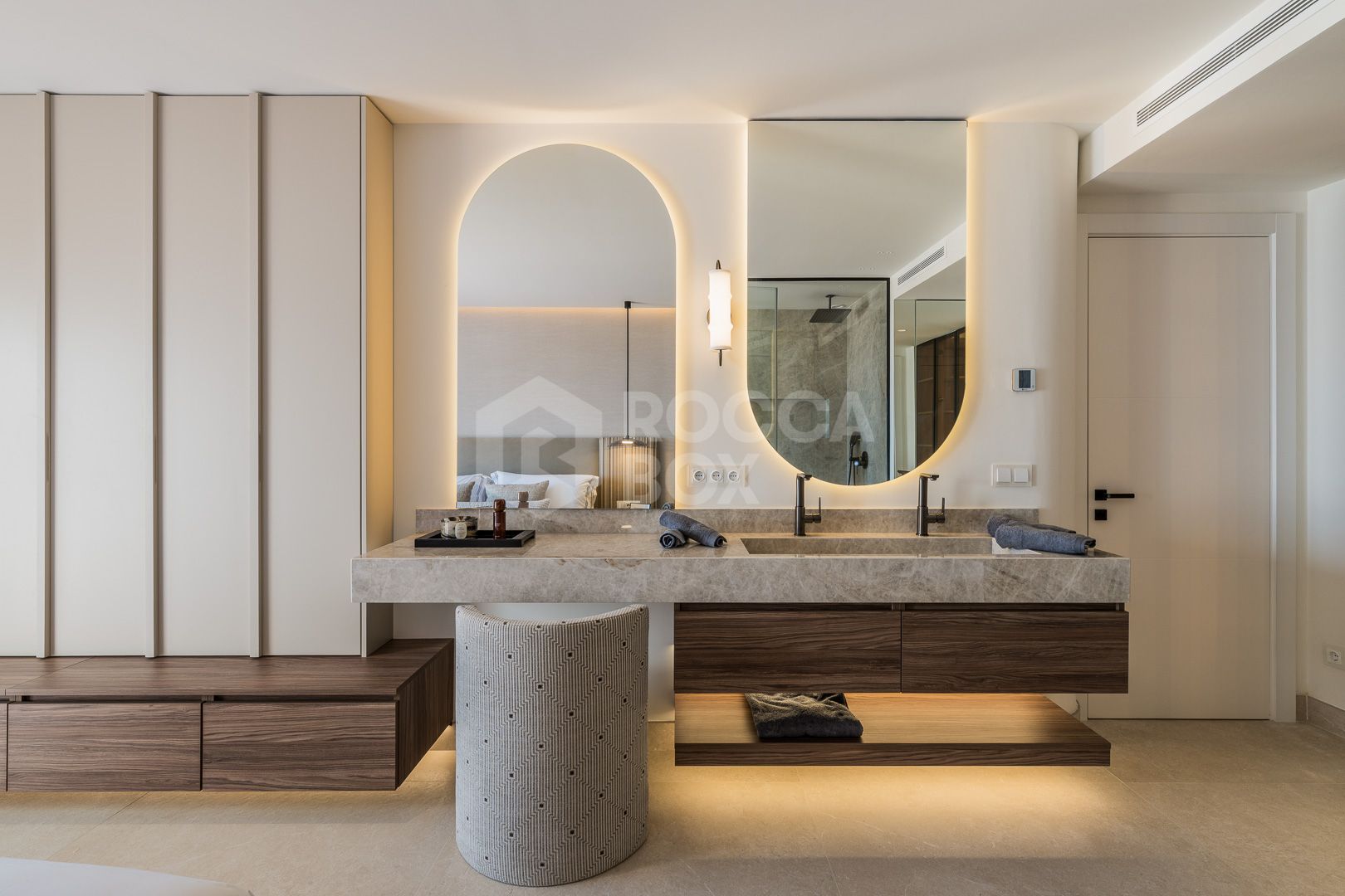 Frontline Beach Penthouse with Private & Jacuzzi on the Costa del Sol