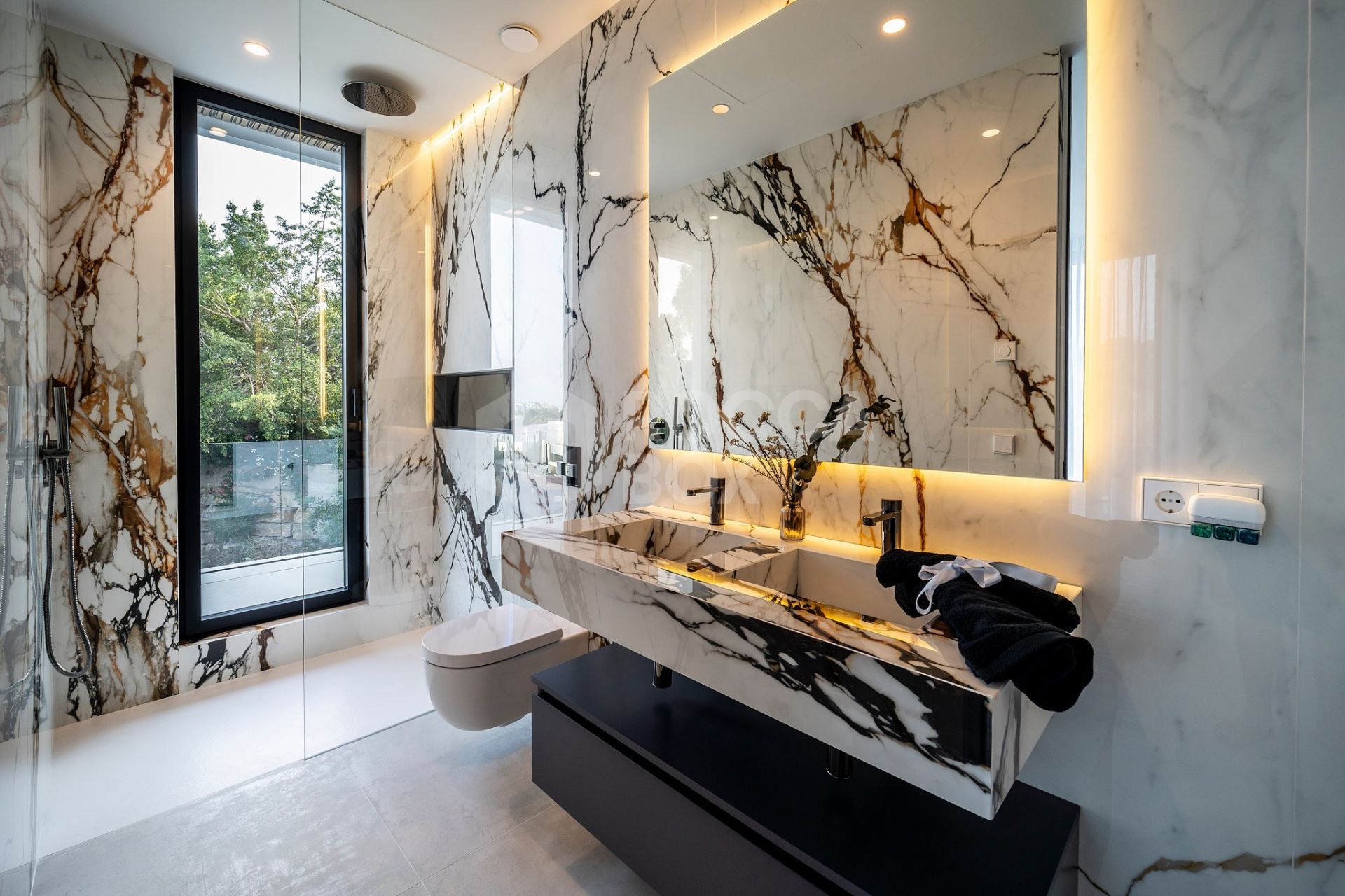 Contemporary Villa with Infinity Pool and Panoramic Views