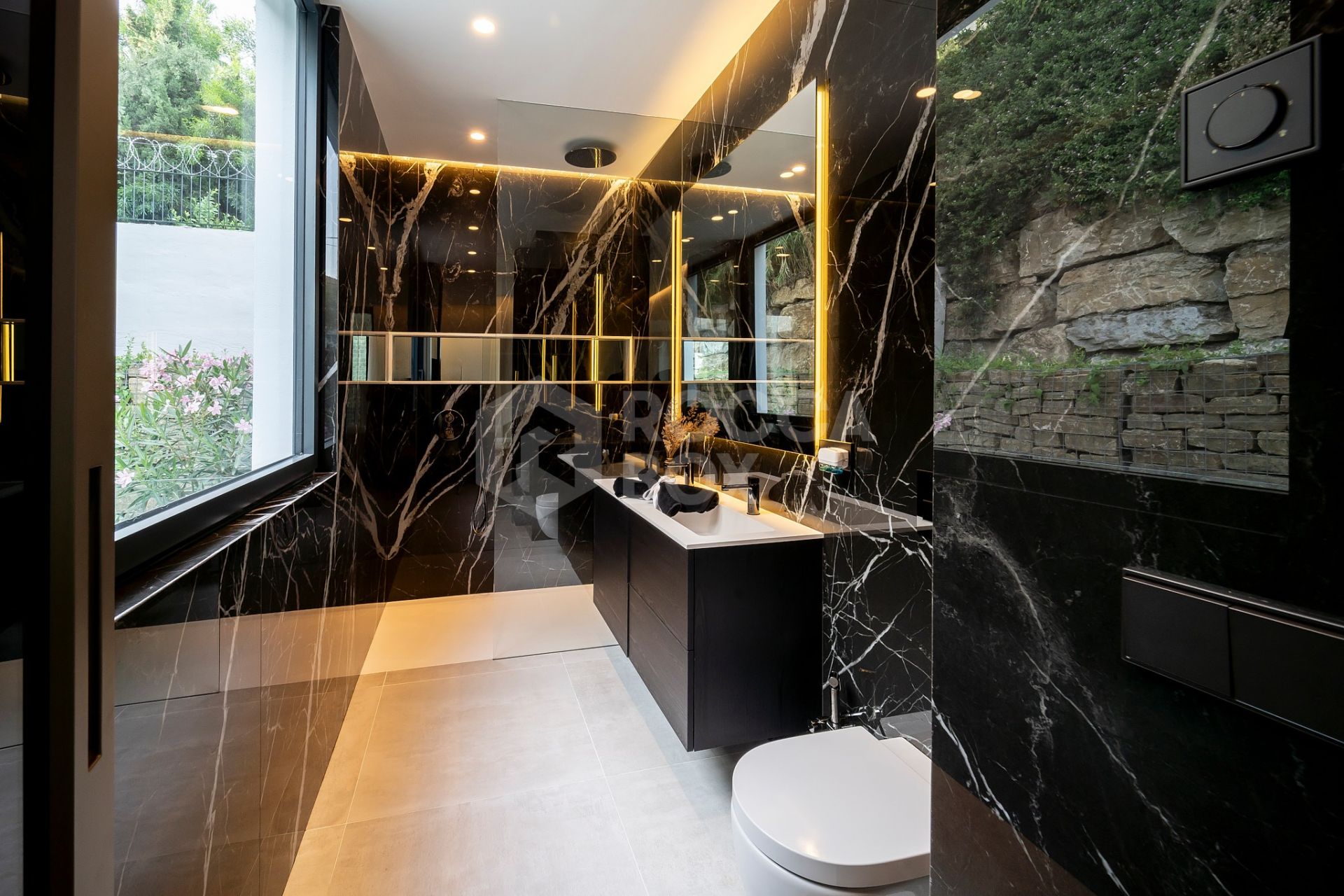 Contemporary Villa with Infinity Pool and Panoramic Views