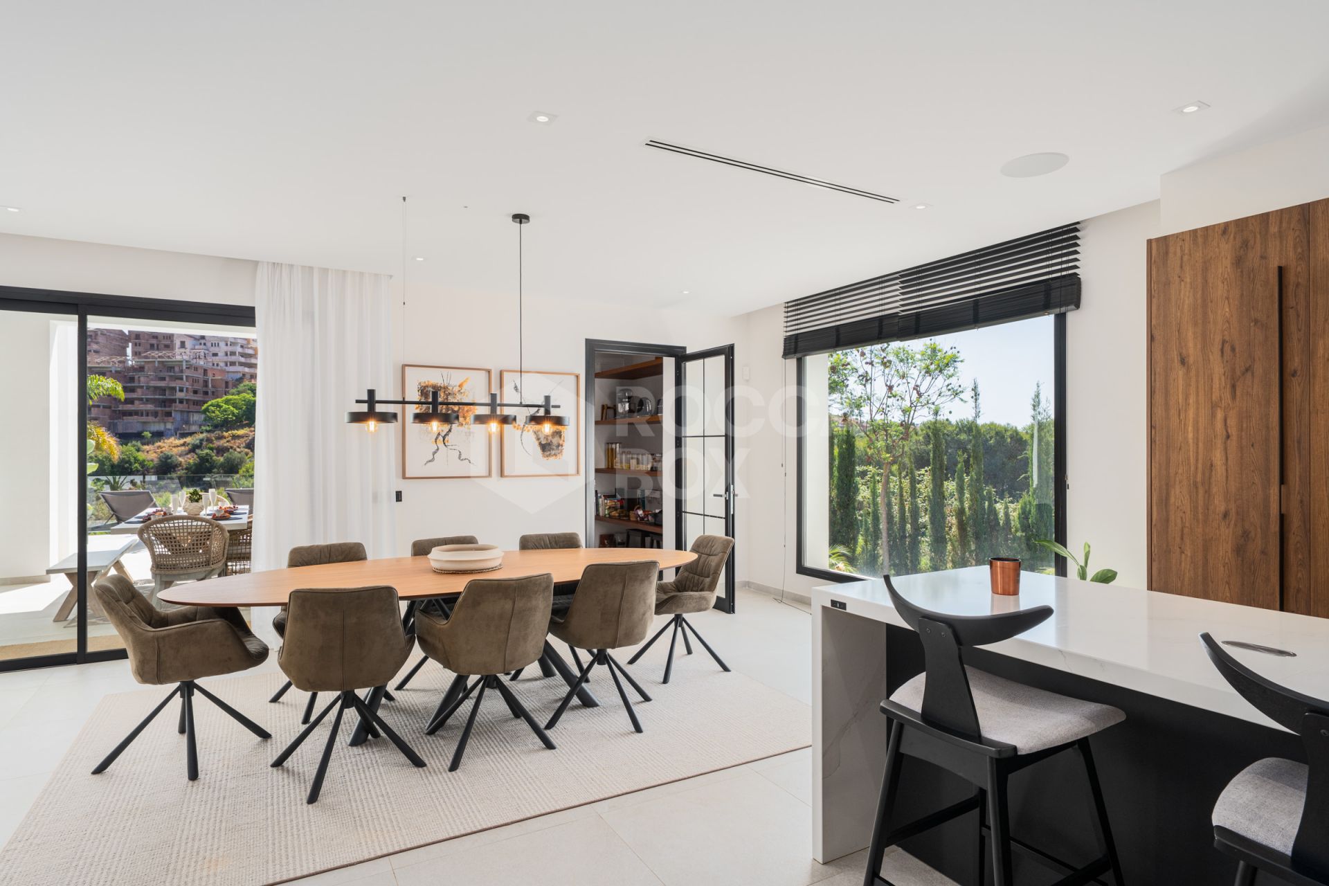 Contemporary Frontline Golf Villa with Panoramic Sea and Fairway Views in Elviria