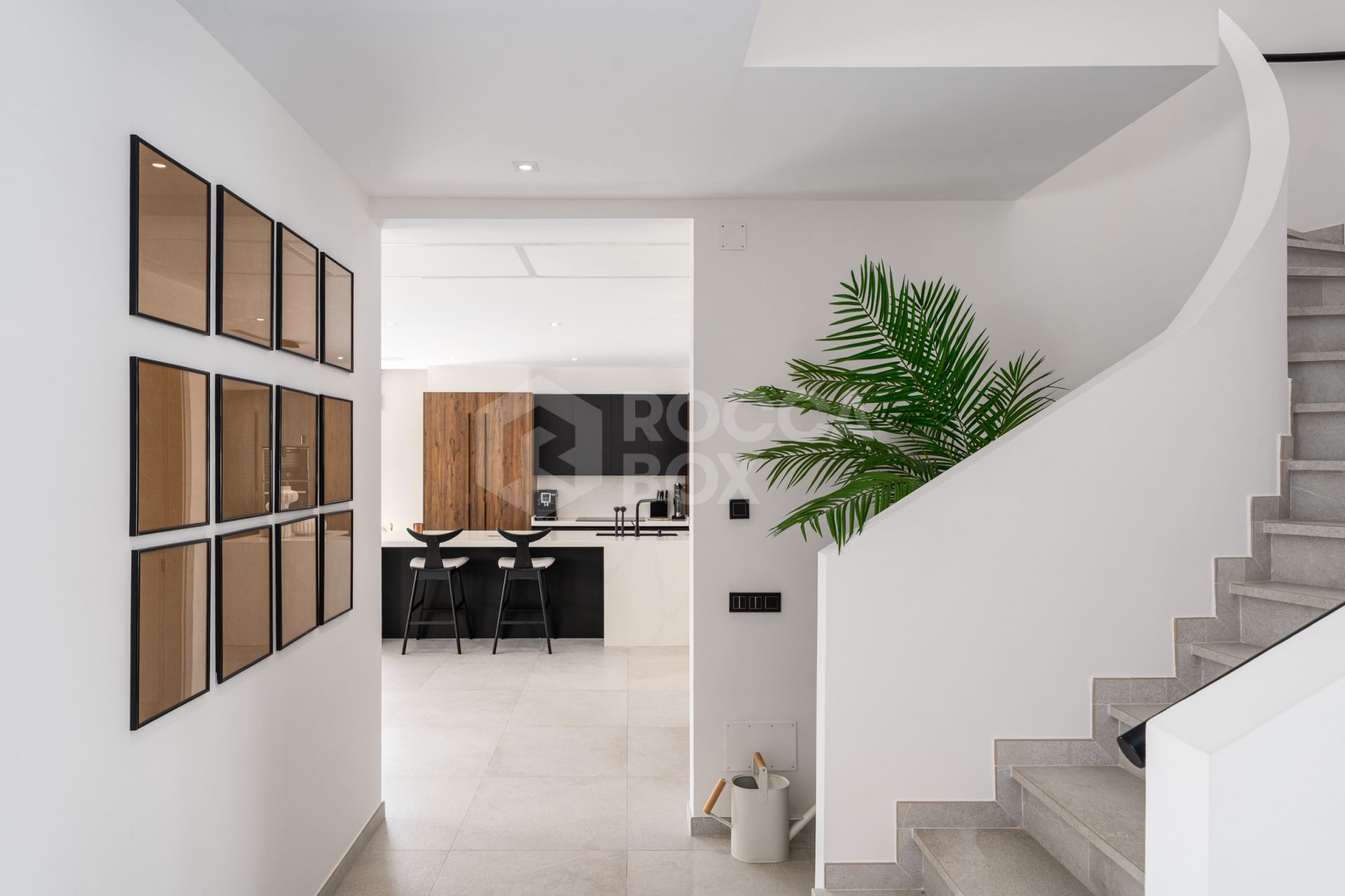 Contemporary Frontline Golf Villa with Panoramic Sea and Fairway Views in Elviria