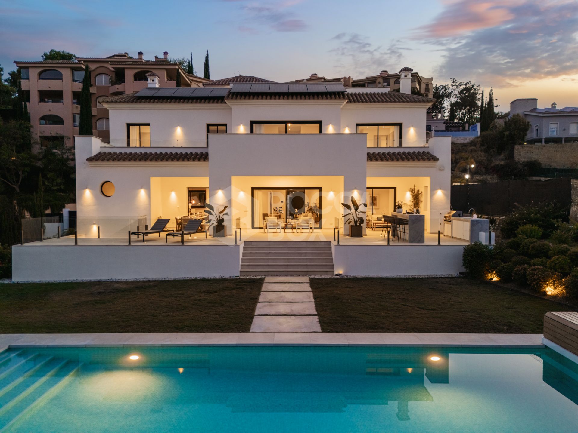 Contemporary Frontline Golf Villa with Panoramic Sea and Fairway Views in Elviria