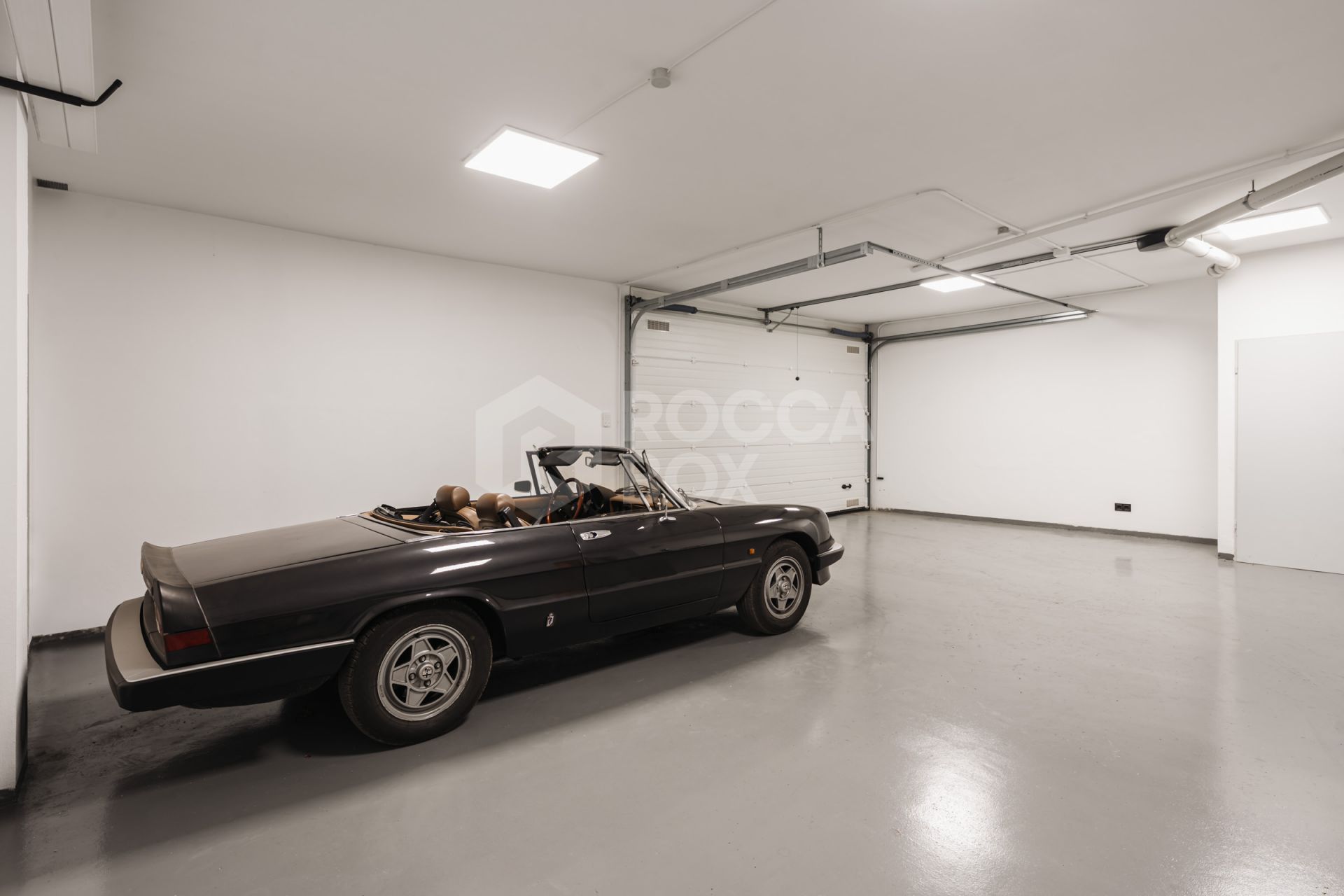 Contemporary Frontline Golf Villa with Panoramic Sea and Fairway Views in Elviria