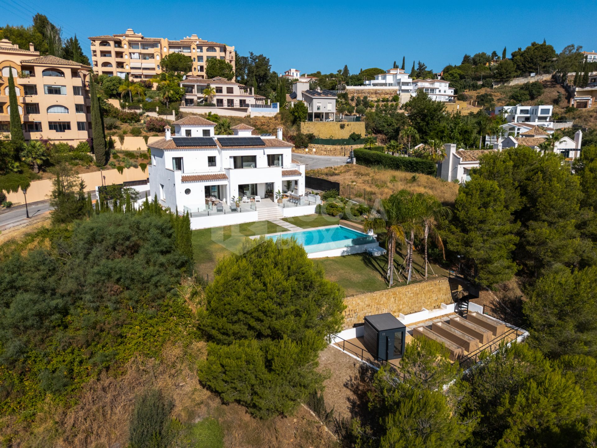 Contemporary Frontline Golf Villa with Panoramic Sea and Fairway Views in Elviria