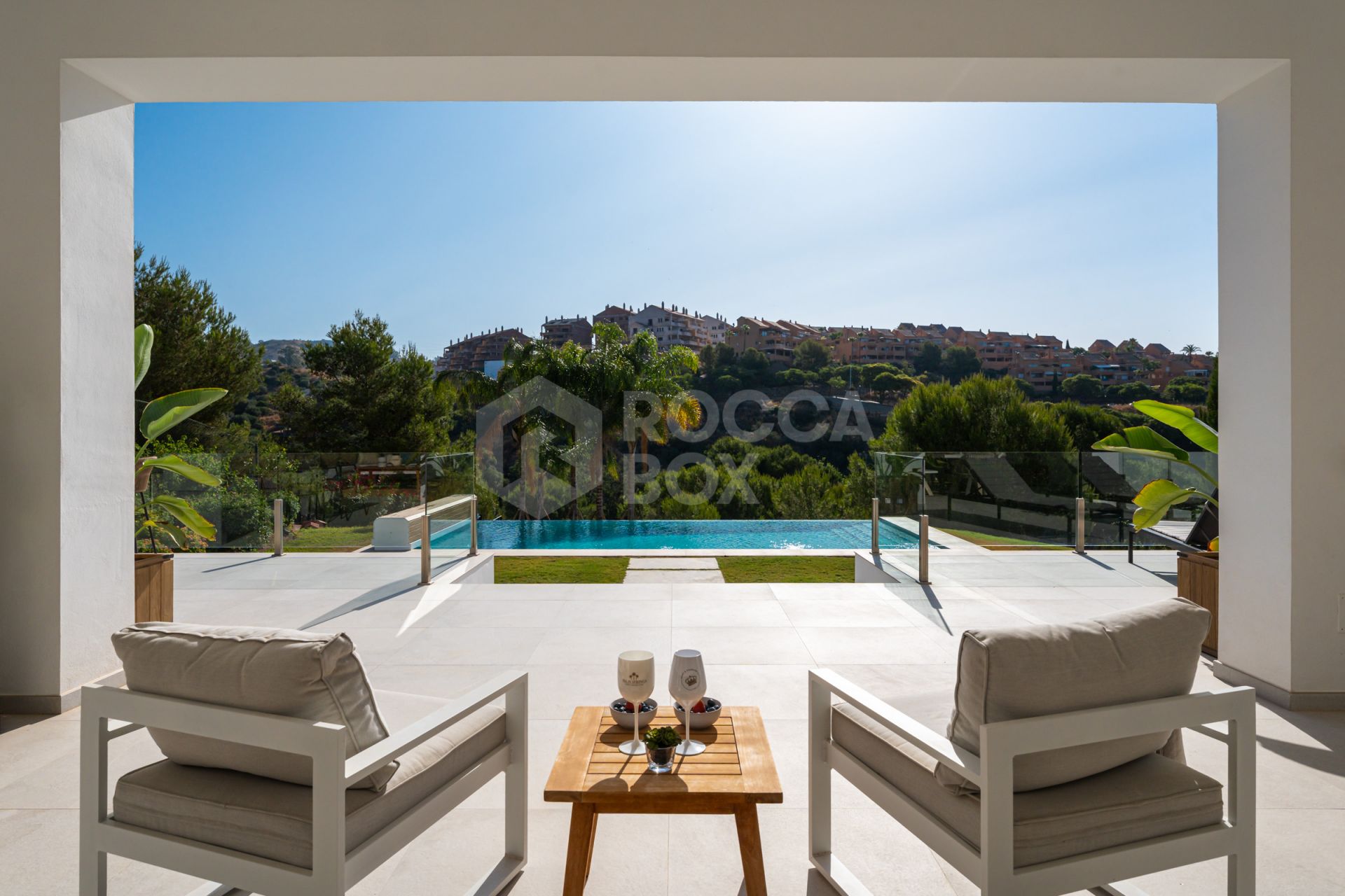 Contemporary Frontline Golf Villa with Panoramic Sea and Fairway Views in Elviria