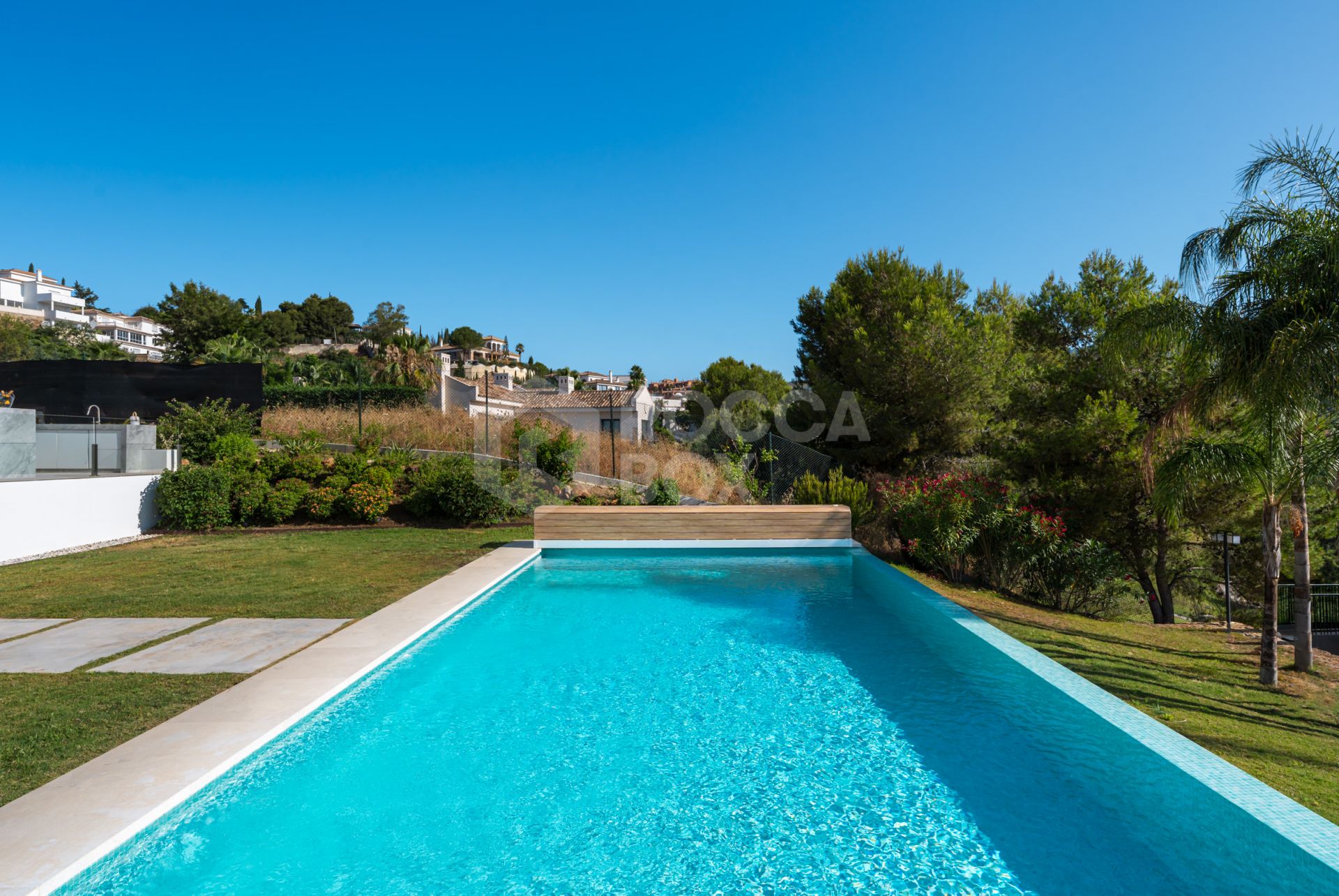 Contemporary Frontline Golf Villa with Panoramic Sea and Fairway Views in Elviria