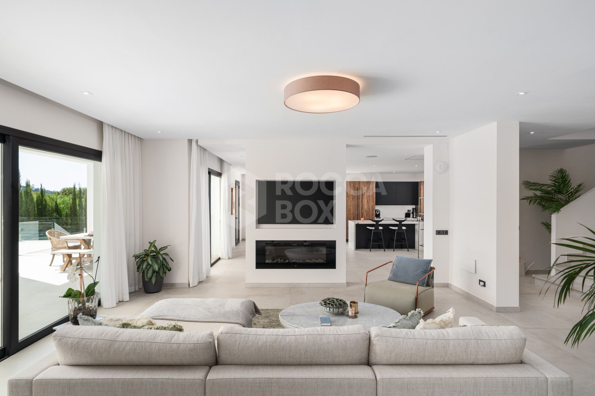 Contemporary Frontline Golf Villa with Panoramic Sea and Fairway Views in Elviria