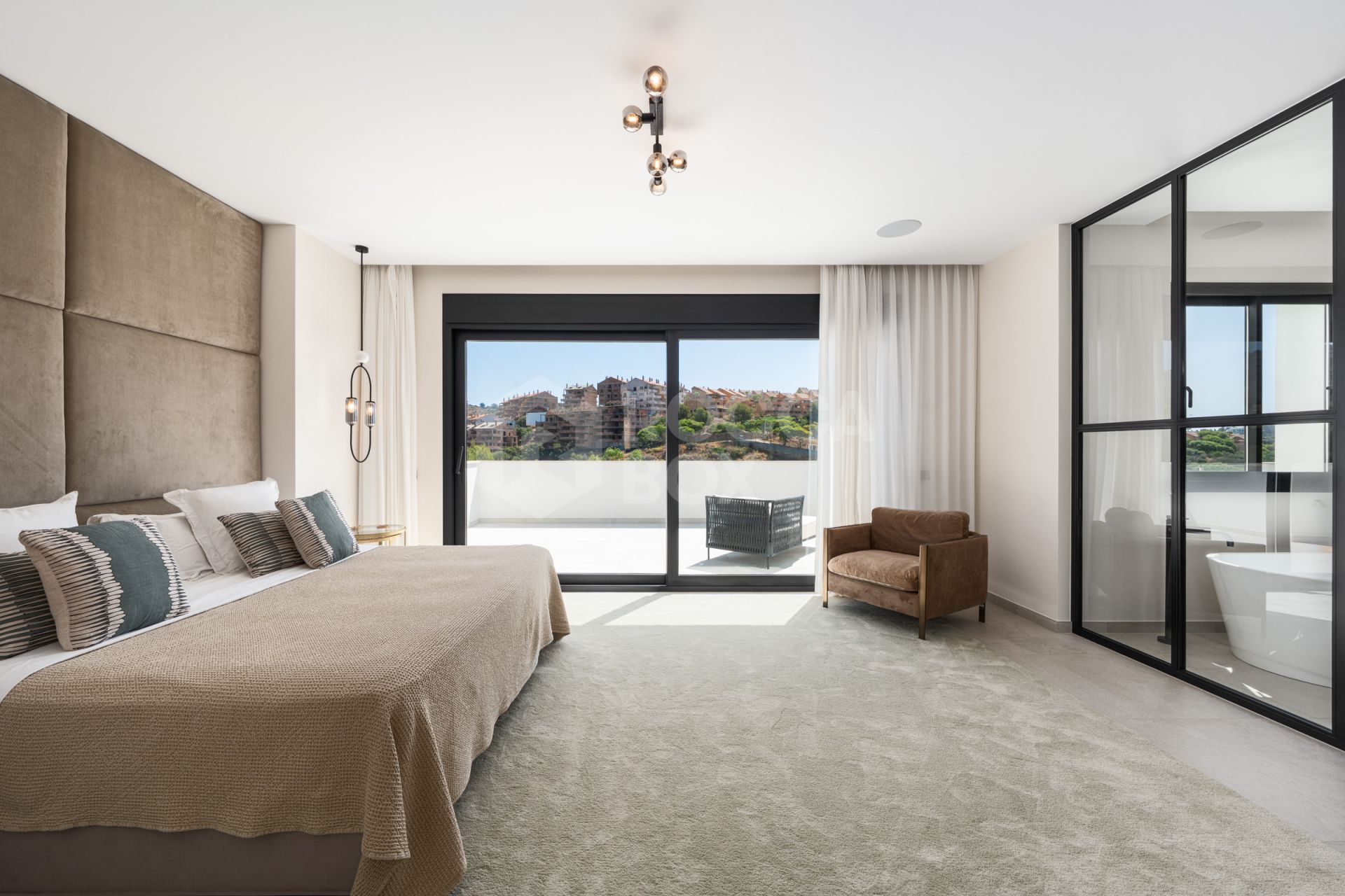 Contemporary Frontline Golf Villa with Panoramic Sea and Fairway Views in Elviria