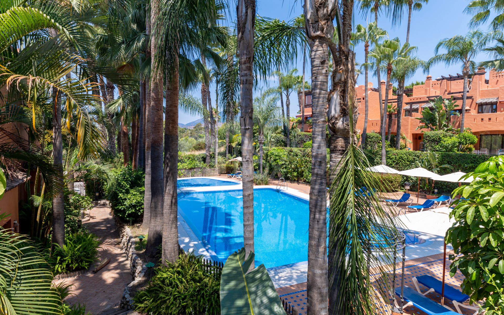 Altos de Puente Romano – Elegant Villa on Marbella’s Golden Mile