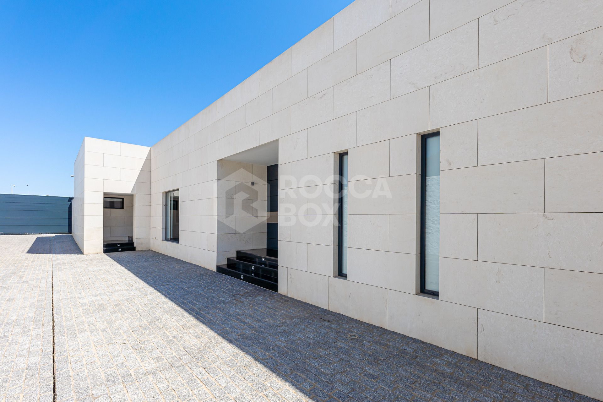 Seaside Contemporary Masterpiece – Modern Villa on the Shores of Mijas Costa