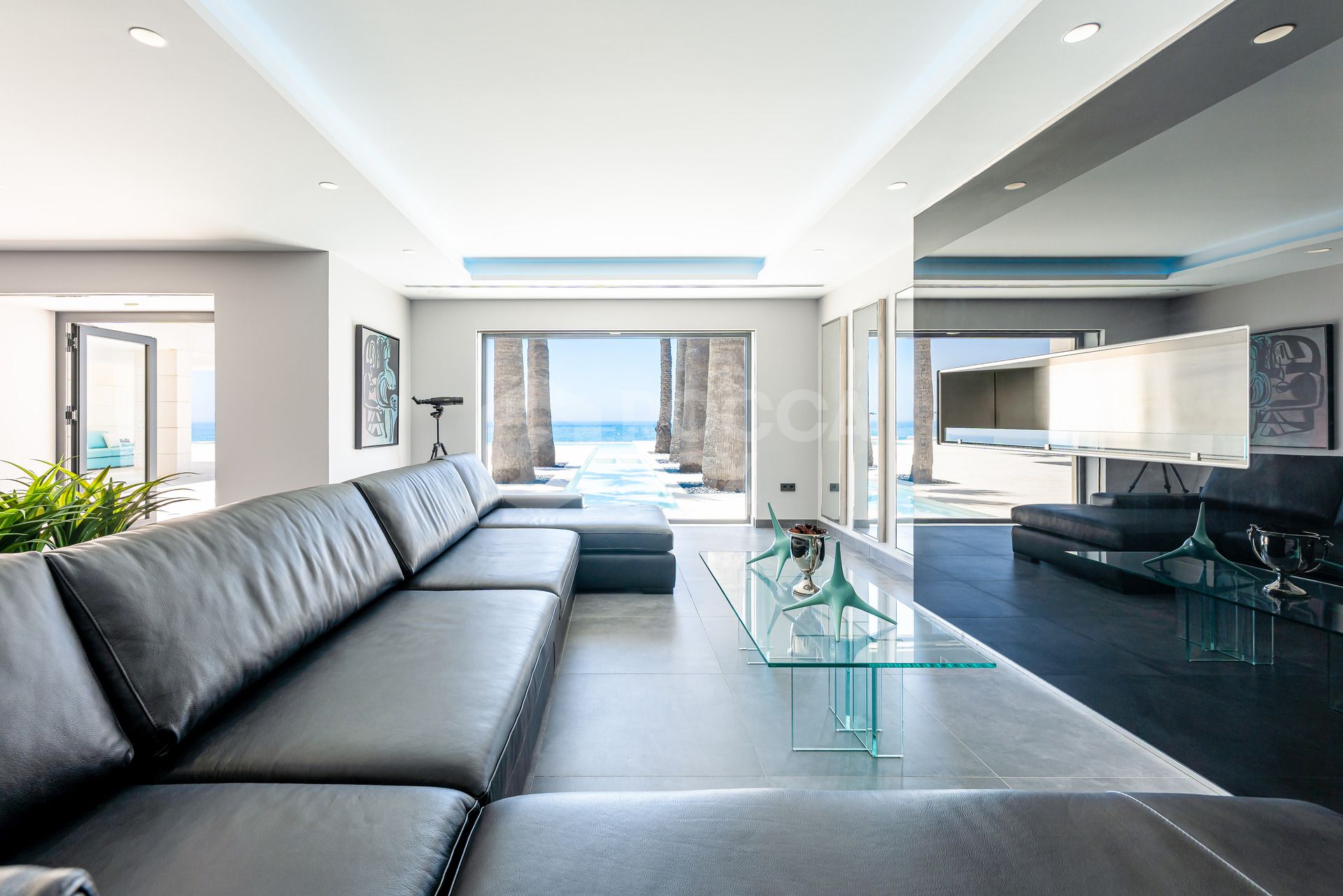 Seaside Contemporary Masterpiece – Modern Villa on the Shores of Mijas Costa