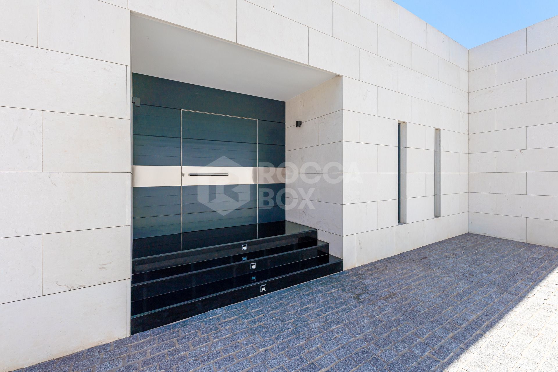 Seaside Contemporary Masterpiece – Modern Villa on the Shores of Mijas Costa