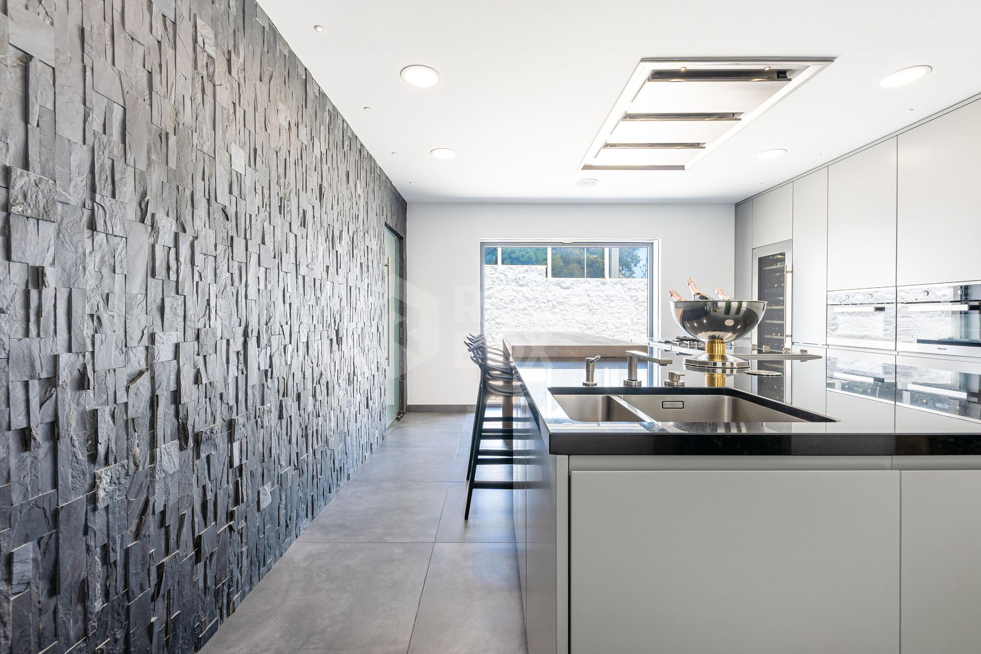 Seaside Contemporary Masterpiece – Modern Villa on the Shores of Mijas Costa