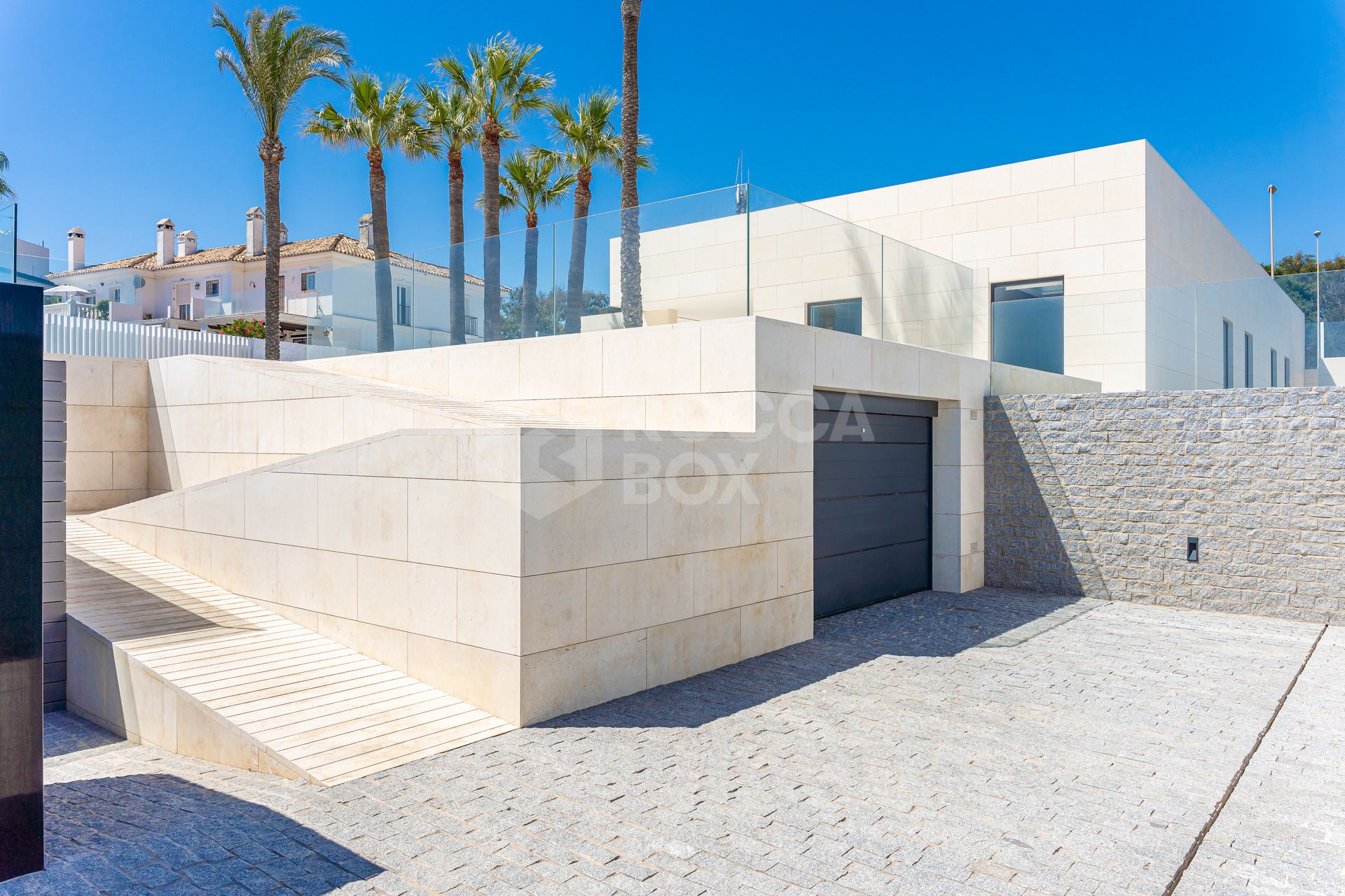 Seaside Contemporary Masterpiece – Modern Villa on the Shores of Mijas Costa