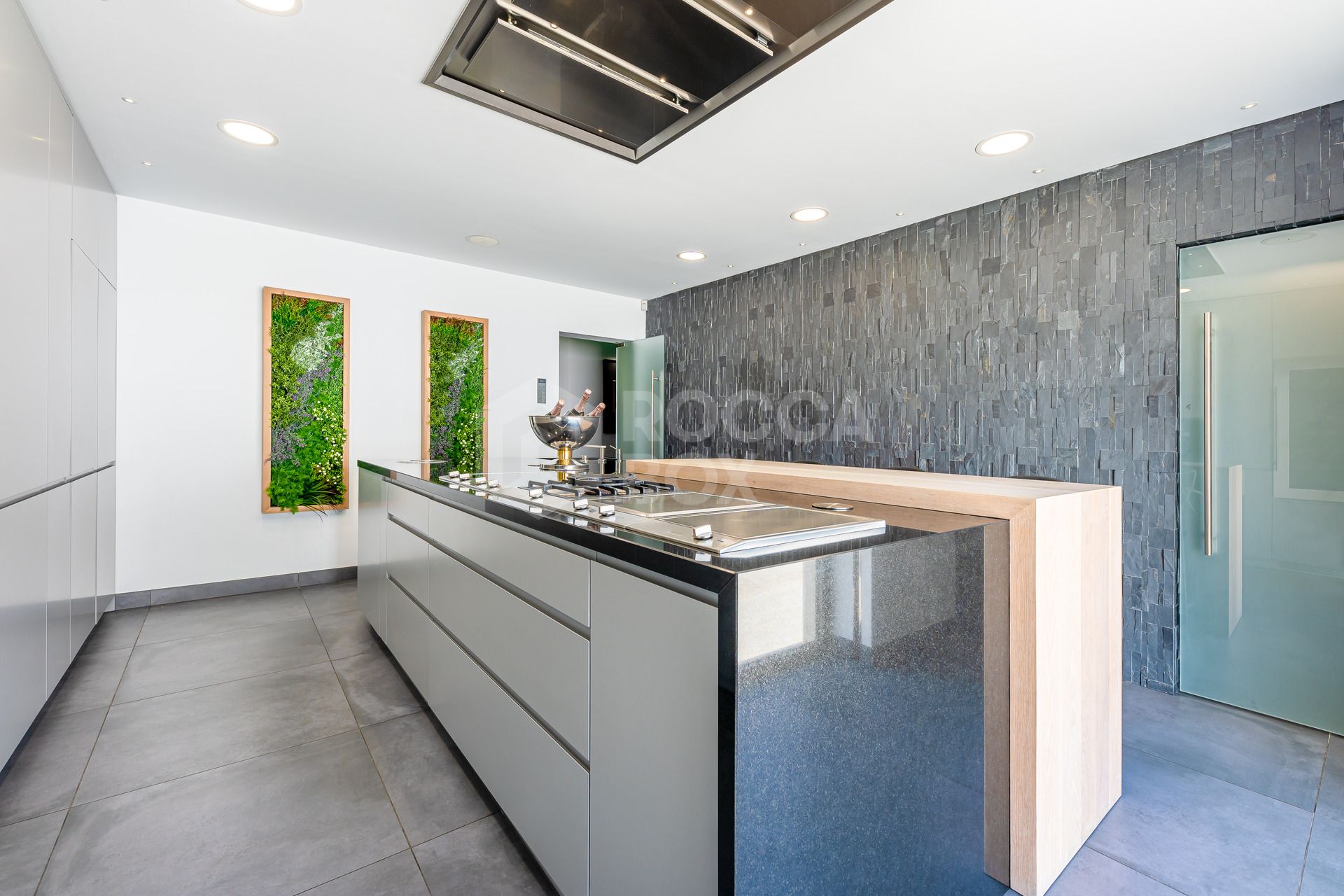 Seaside Contemporary Masterpiece – Modern Villa on the Shores of Mijas Costa