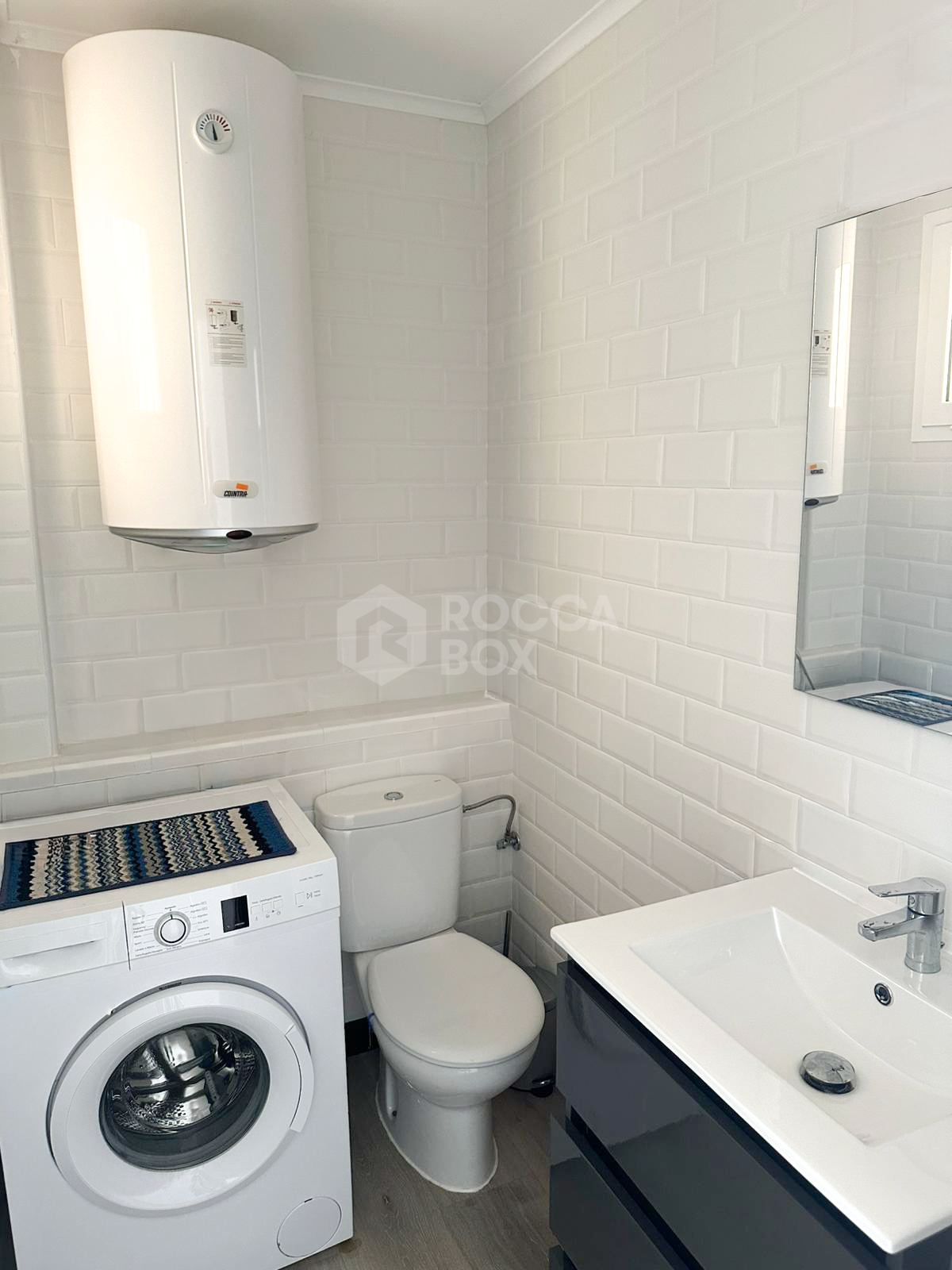 Exclusive Ground Floor Apartment in Small Oasis