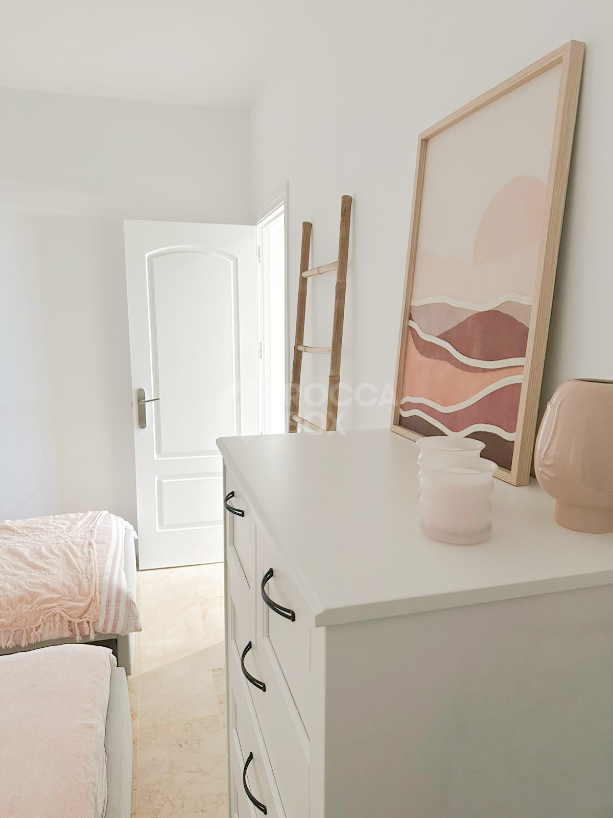 Exclusive Ground Floor Apartment in Small Oasis