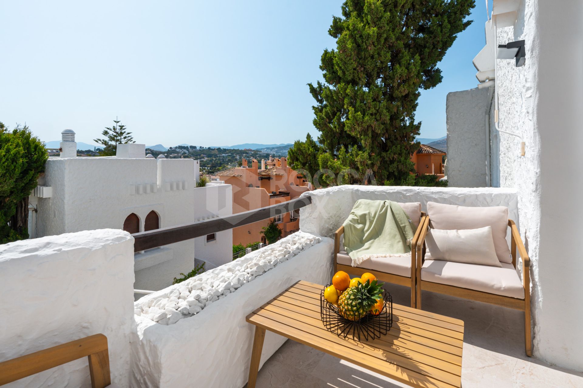 Duplex Penthouse with Mountain Views and Prime Location Near Puerto Banús