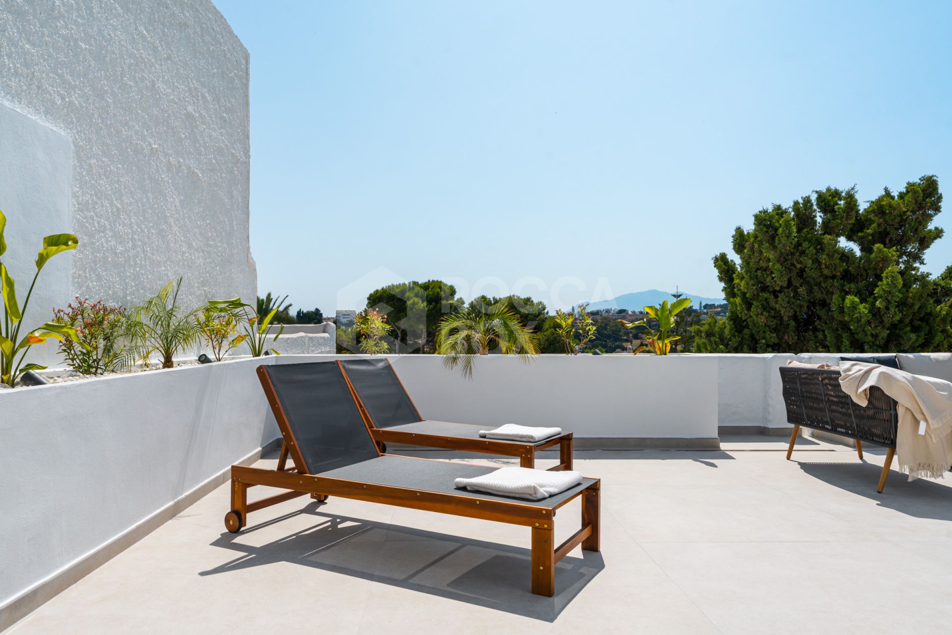 Duplex Penthouse with Mountain Views and Prime Location Near Puerto Banús