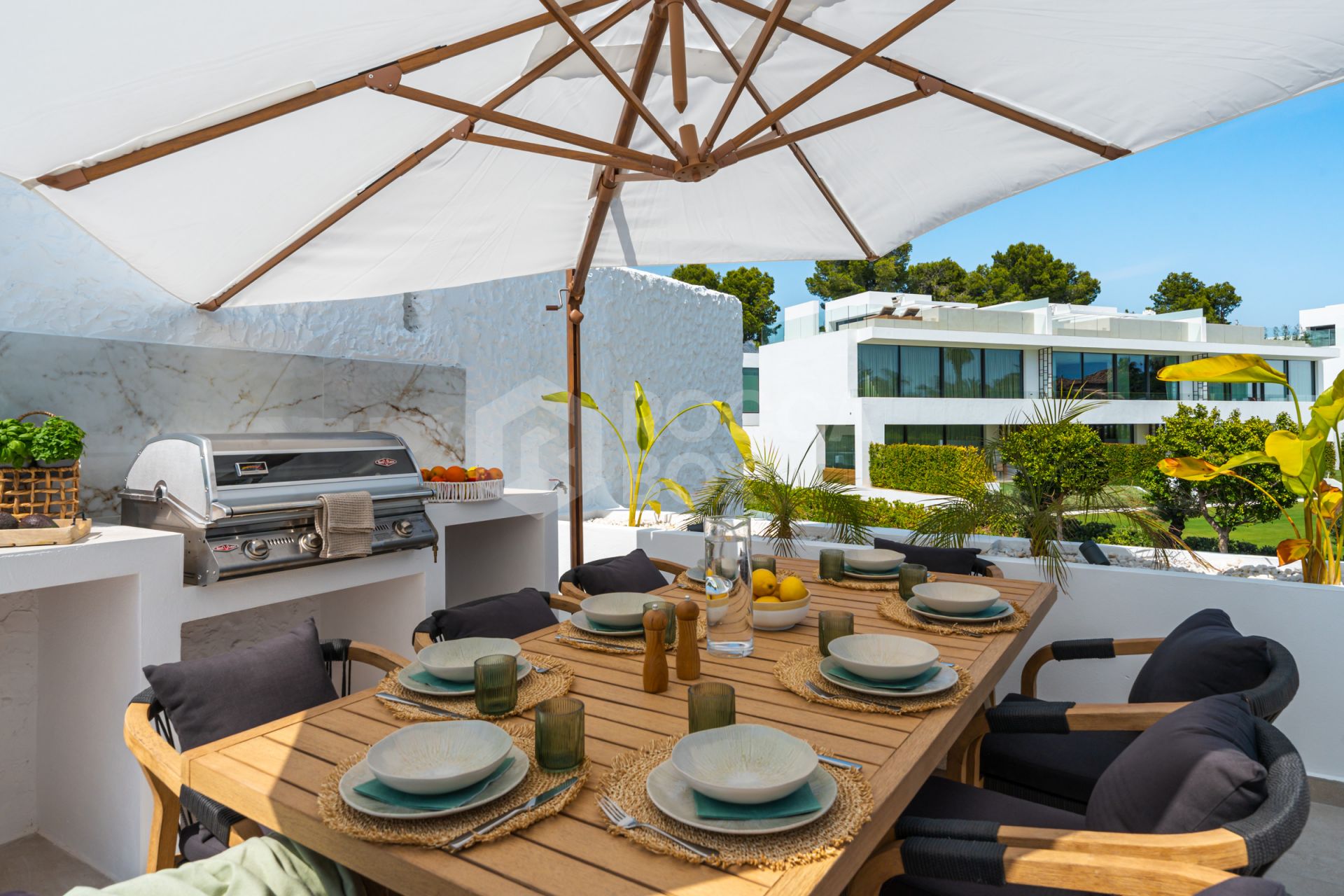 Duplex Penthouse with Mountain Views and Prime Location Near Puerto Banús