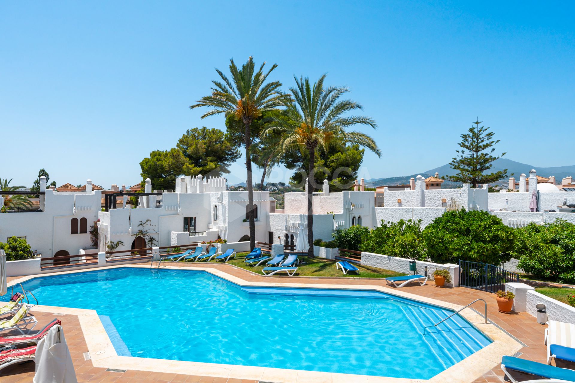 Duplex Penthouse with Mountain Views and Prime Location Near Puerto Banús