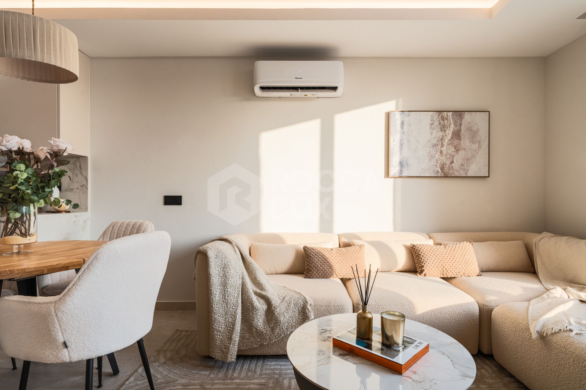 Duplex Penthouse with Mountain Views and Prime Location Near Puerto Banús