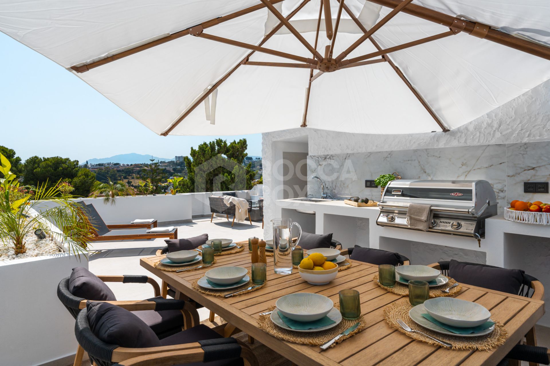 Duplex Penthouse with Mountain Views and Prime Location Near Puerto Banús