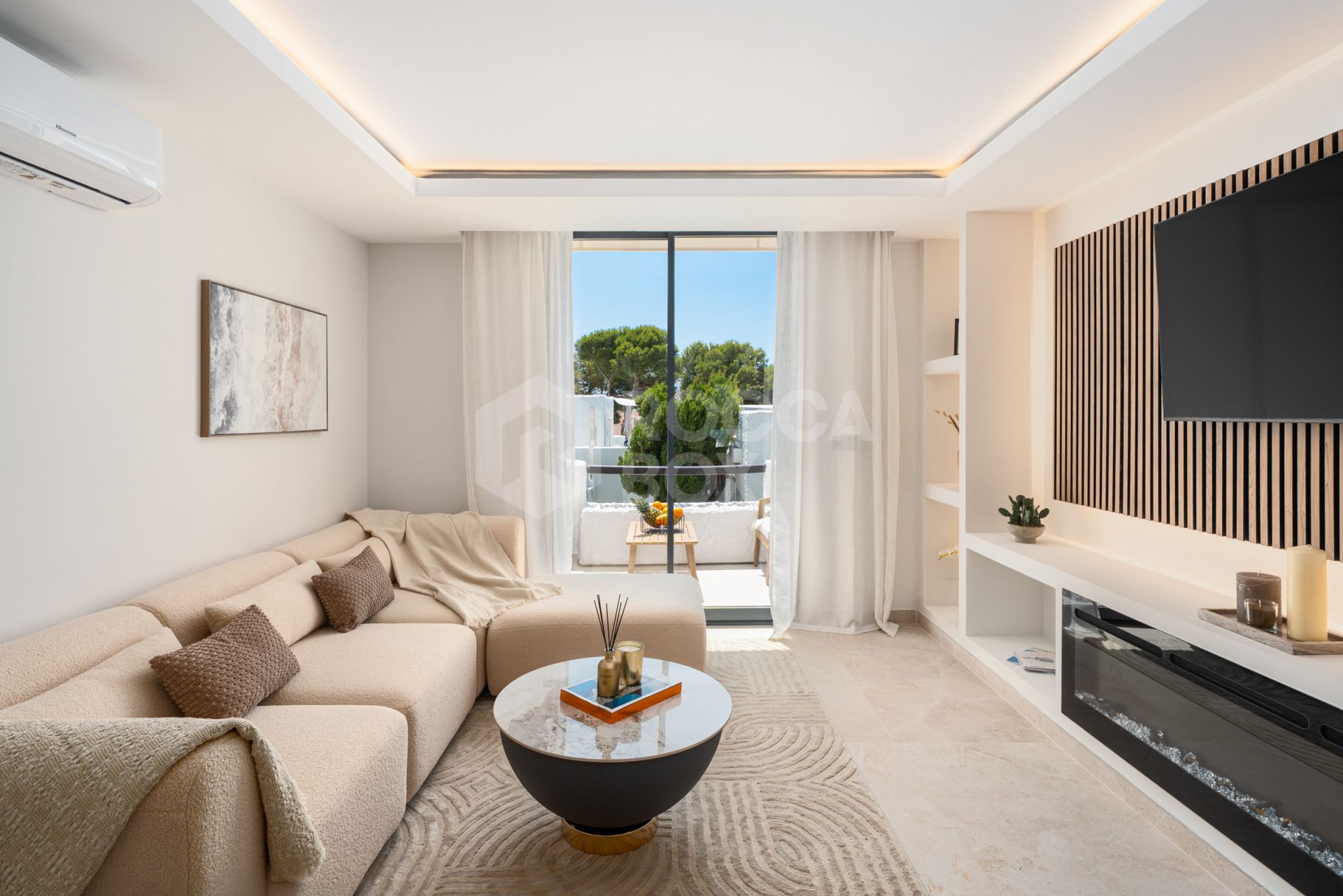 Duplex Penthouse with Mountain Views and Prime Location Near Puerto Banús