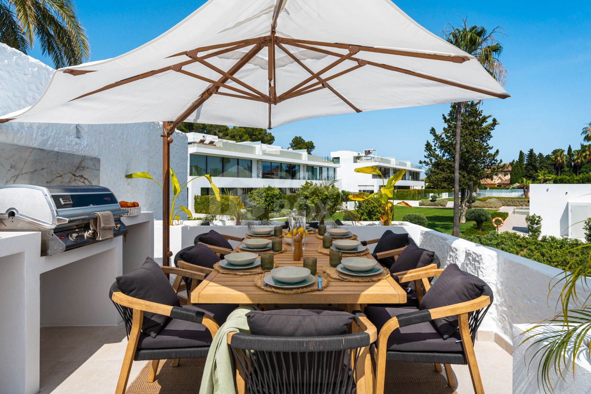 Duplex Penthouse with Mountain Views and Prime Location Near Puerto Banús