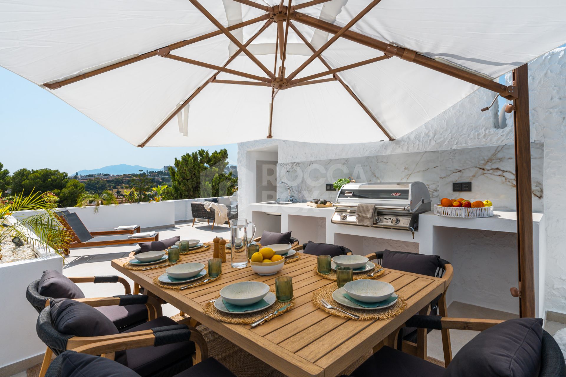 Duplex Penthouse with Mountain Views and Prime Location Near Puerto Banús