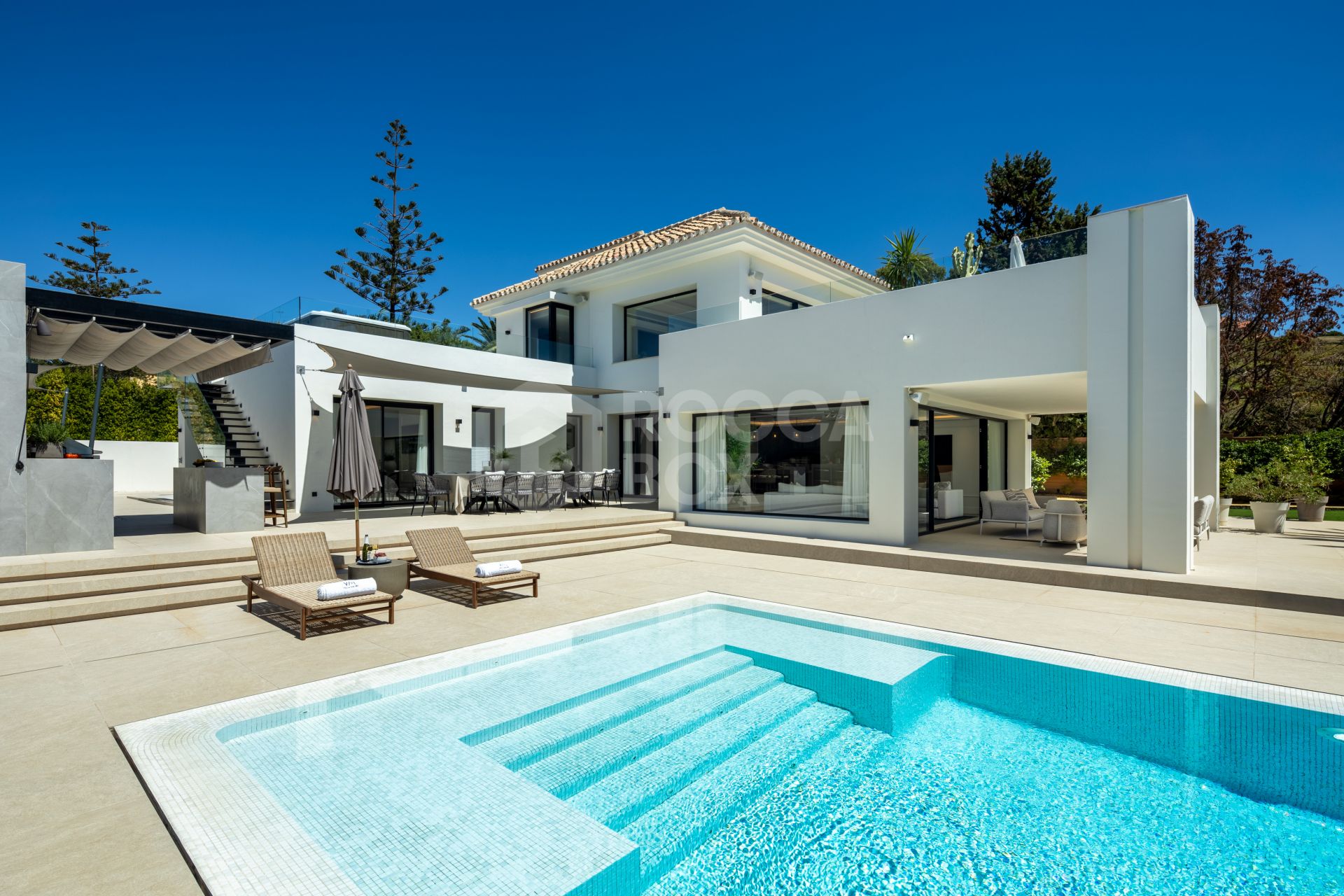 Modern Elegance in the Golf Valley