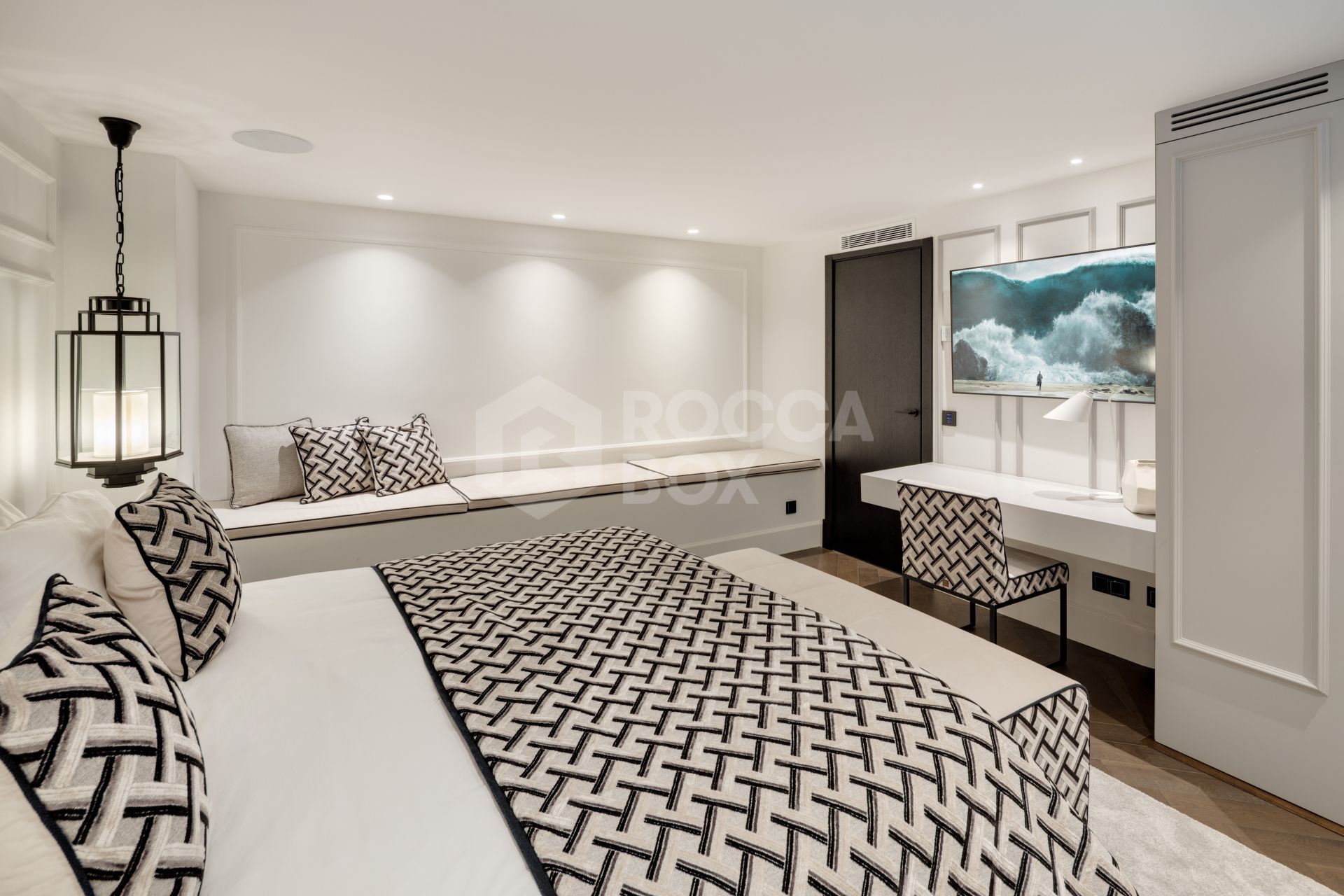 Modern Elegance in the Golf Valley