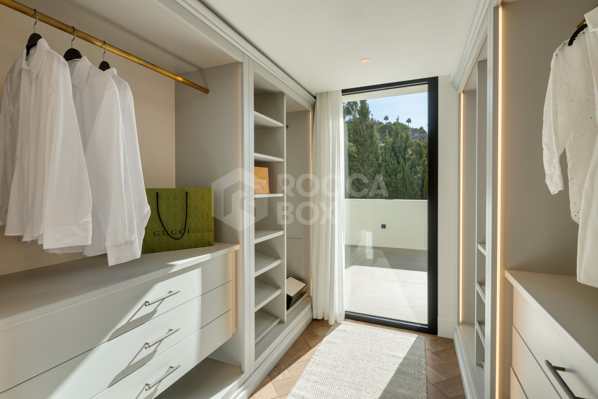 Modern Elegance in the Golf Valley