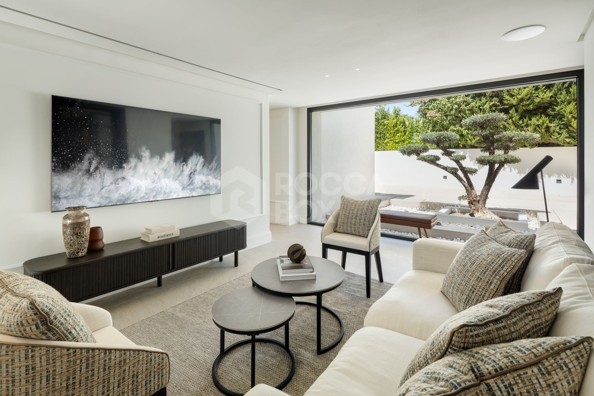 Modern Elegance in the Golf Valley