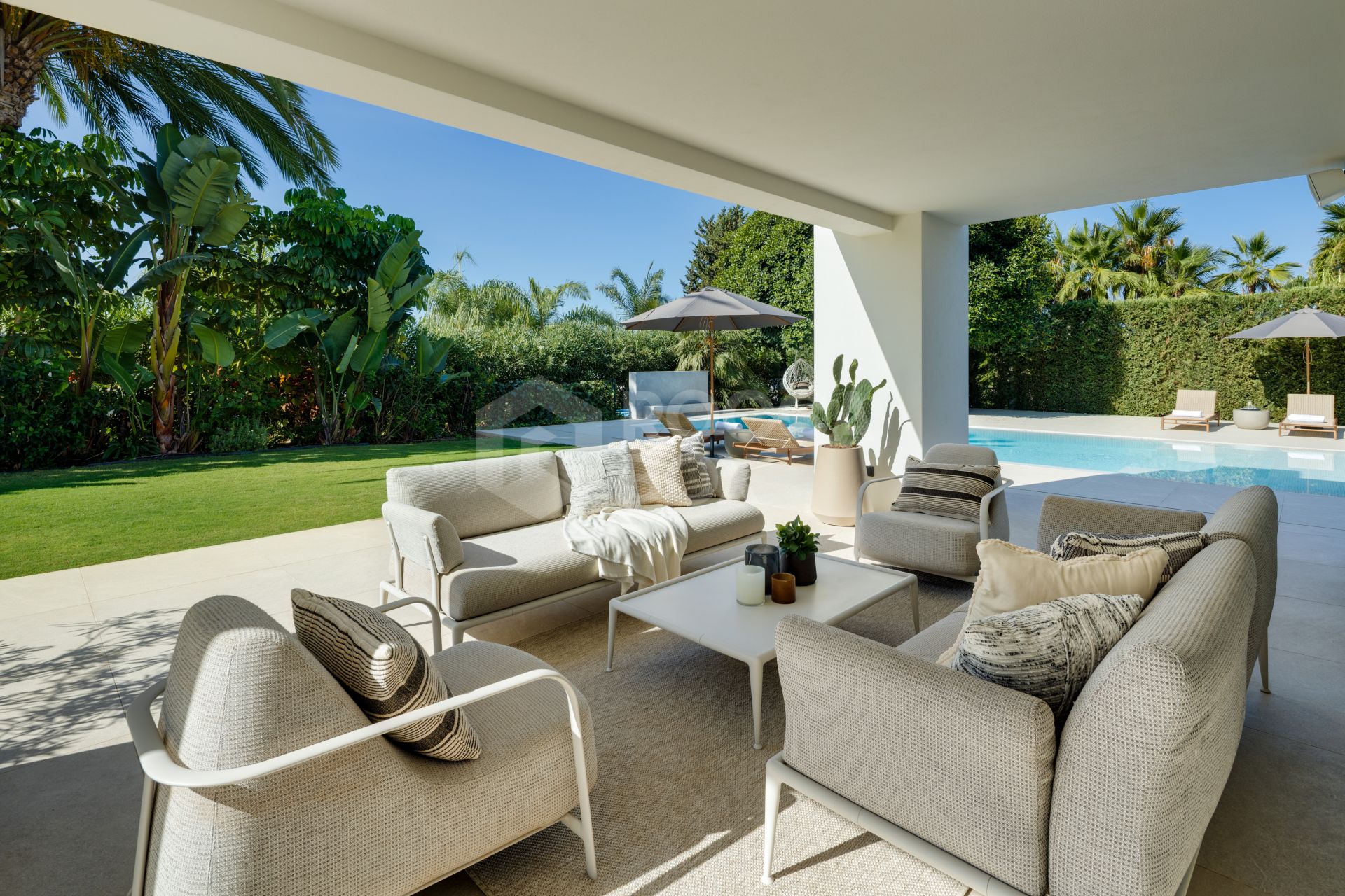 Modern Elegance in the Golf Valley