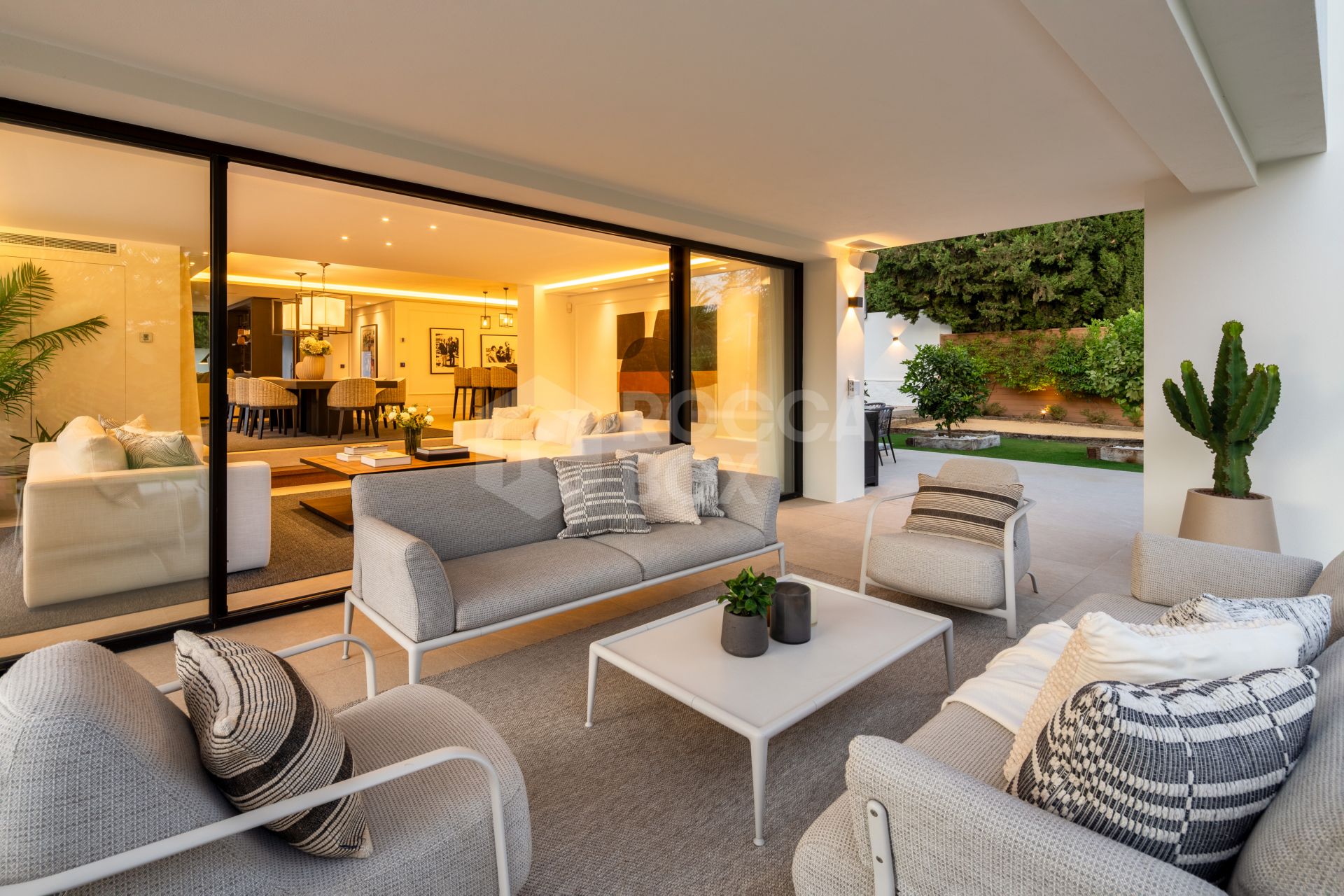 Modern Elegance in the Golf Valley