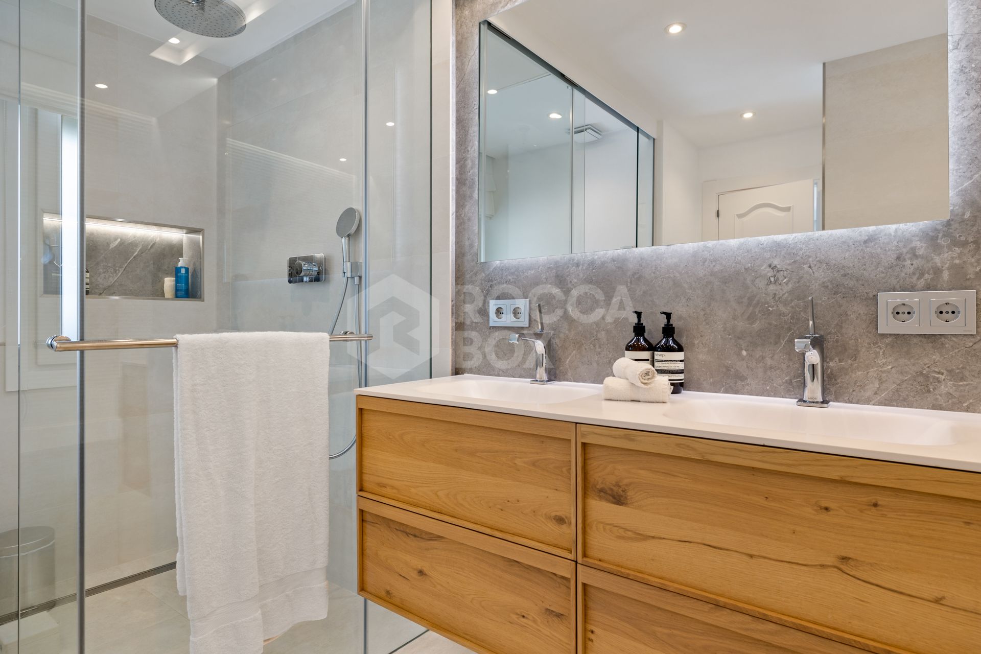 Refined Andalusian Villa with Contemporary Elegance in La Cerquilla, Nueva Andalucía