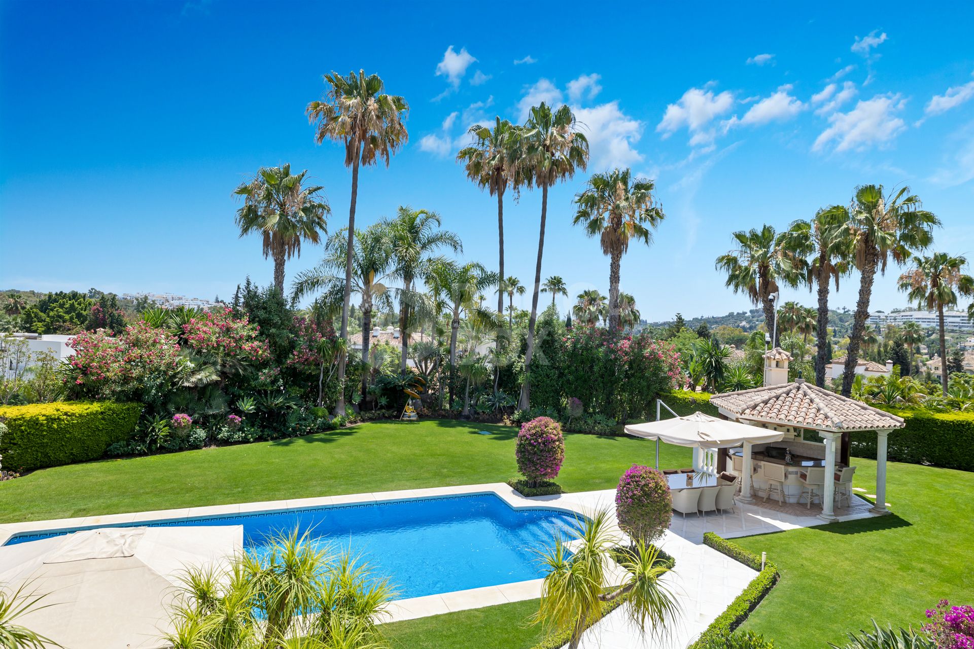 Refined Andalusian Villa with Contemporary Elegance in La Cerquilla, Nueva Andalucía