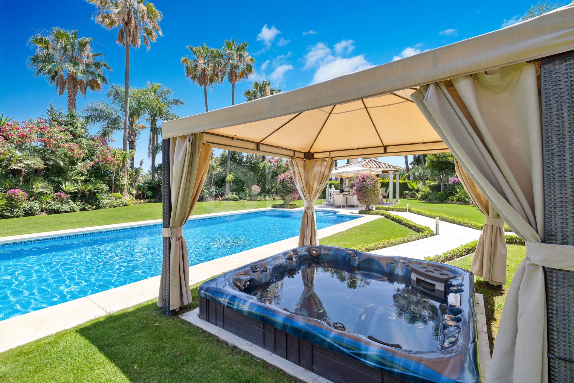 Refined Andalusian Villa with Contemporary Elegance in La Cerquilla, Nueva Andalucía